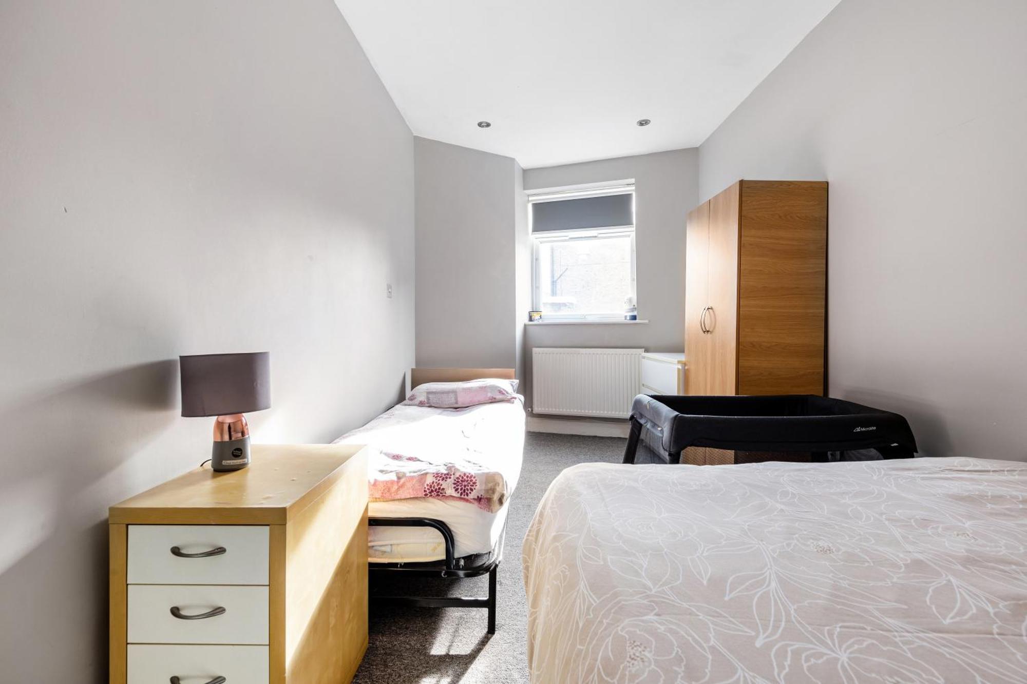 Appartement Spacious 2 Bed 2 Bath With Free Parking For 2 Cars And Underground Station Zone 2 For Quick Access To Up To 10 Guests *