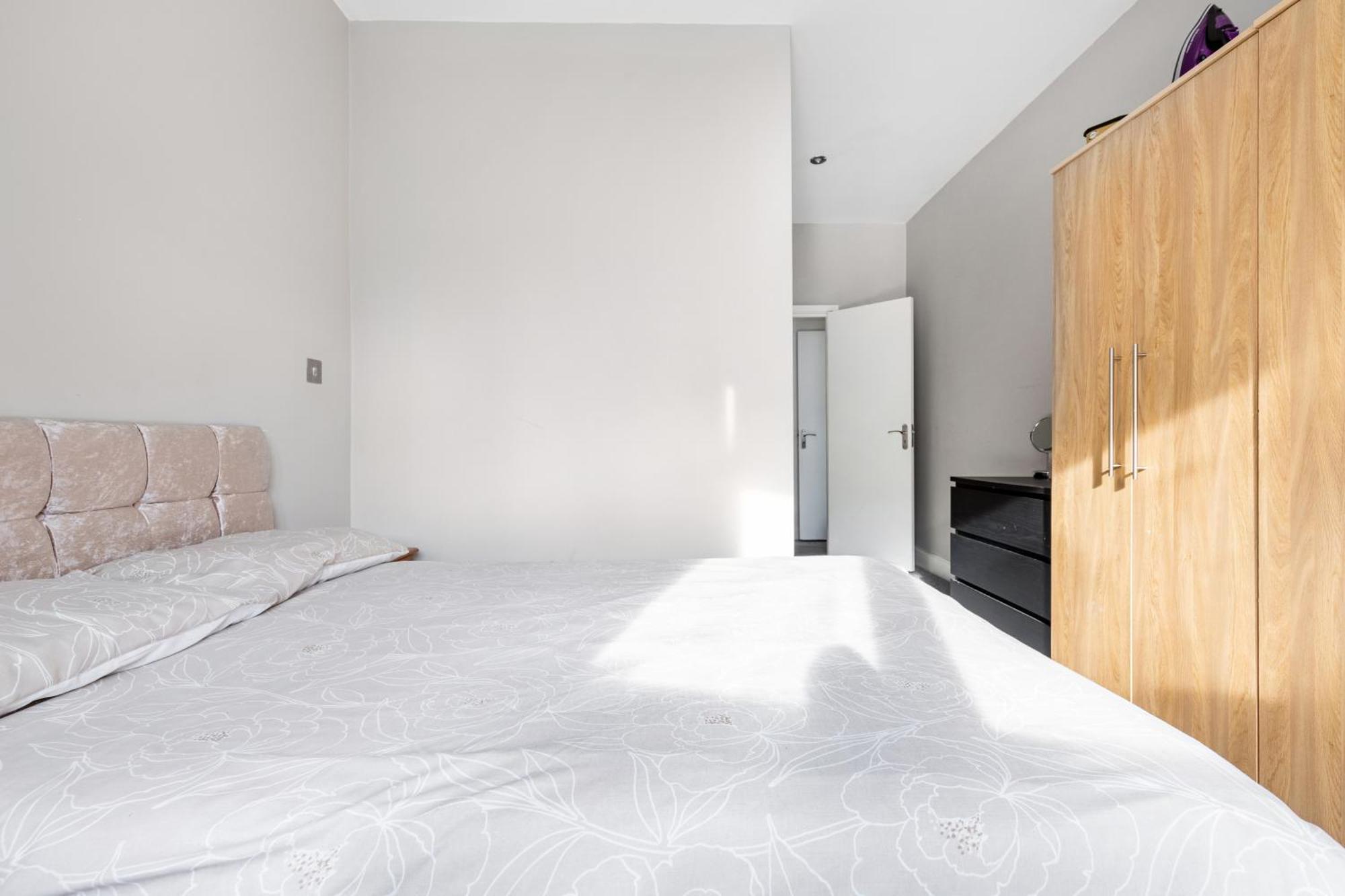 Appartement Spacious 2 Bed 2 Bath With Free Parking For 2 Cars And Underground Station Zone 2 For Quick Access To Up To 10 Guests
