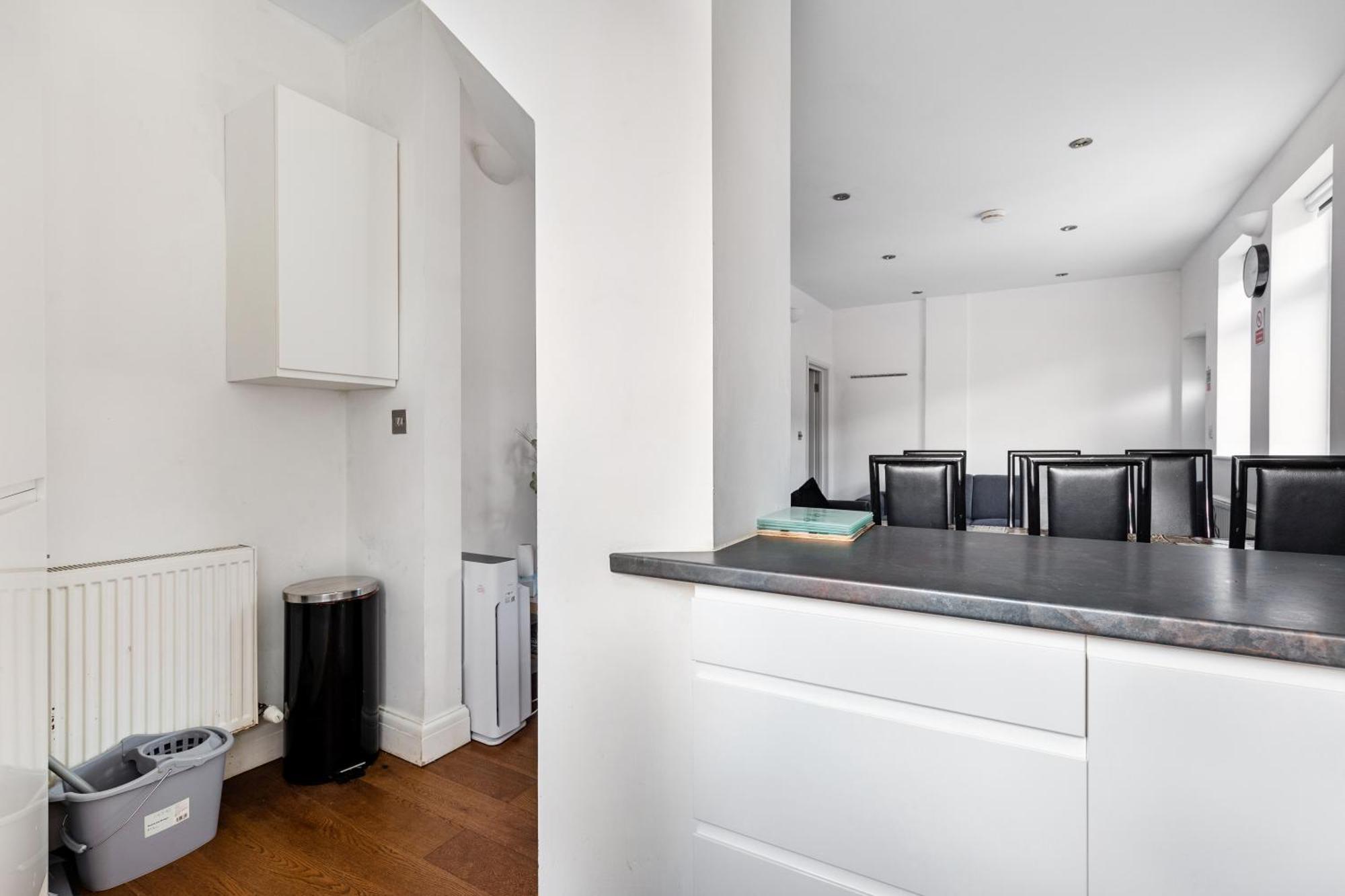 Appartement Spacious 2 Bed 2 Bath With Free Parking For 2 Cars And Underground Station Zone 2 For Quick Access To Up To 10 Guests *