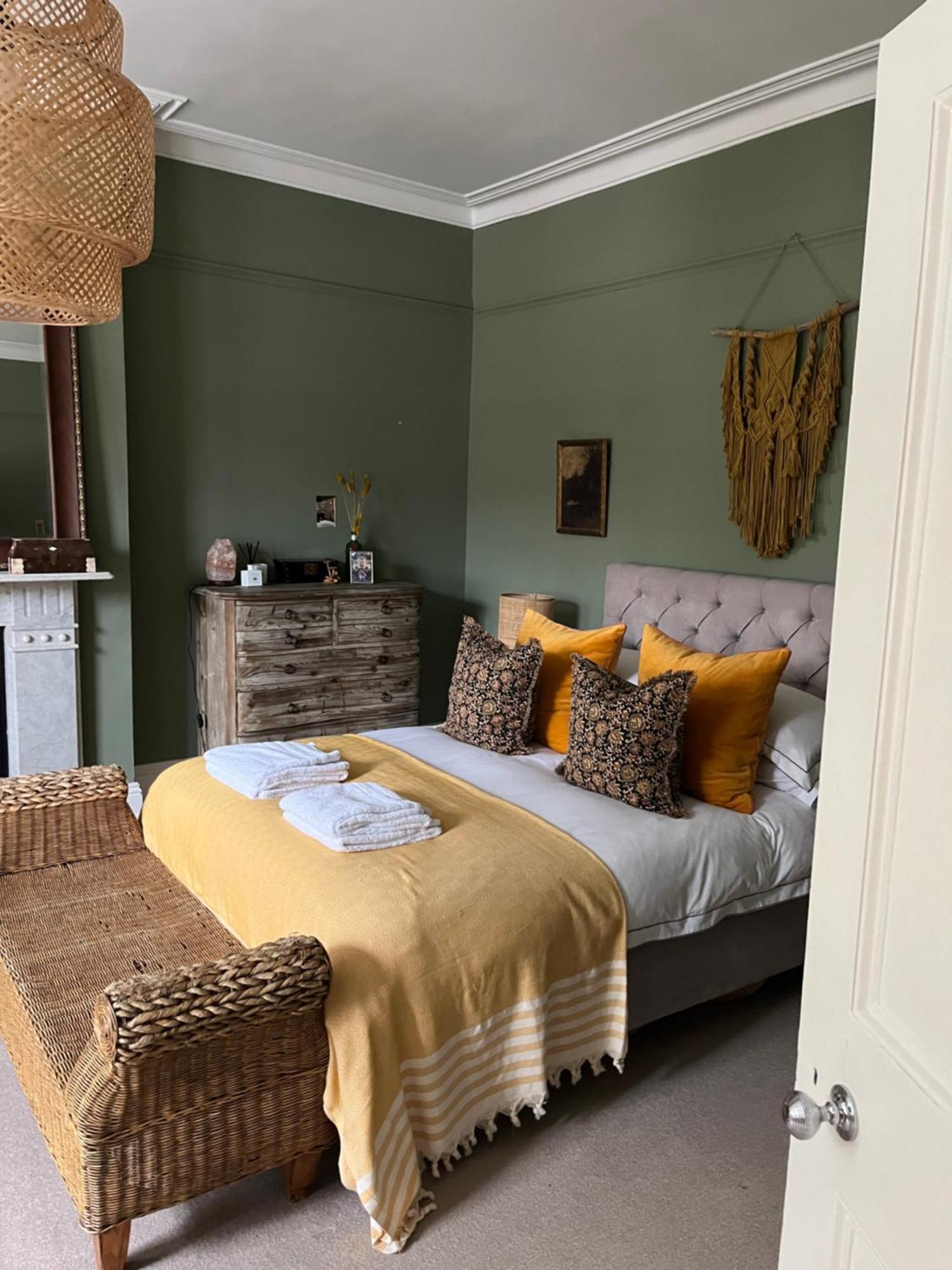 Heaver House - Stunning, Large 5br Nr Tube And Tooting Common Villa *