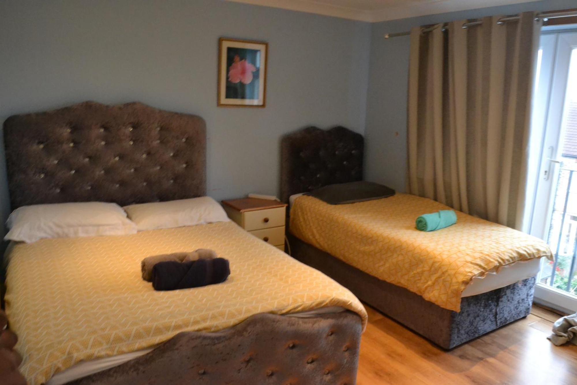 3 Bedroom - Ealing Apartment London