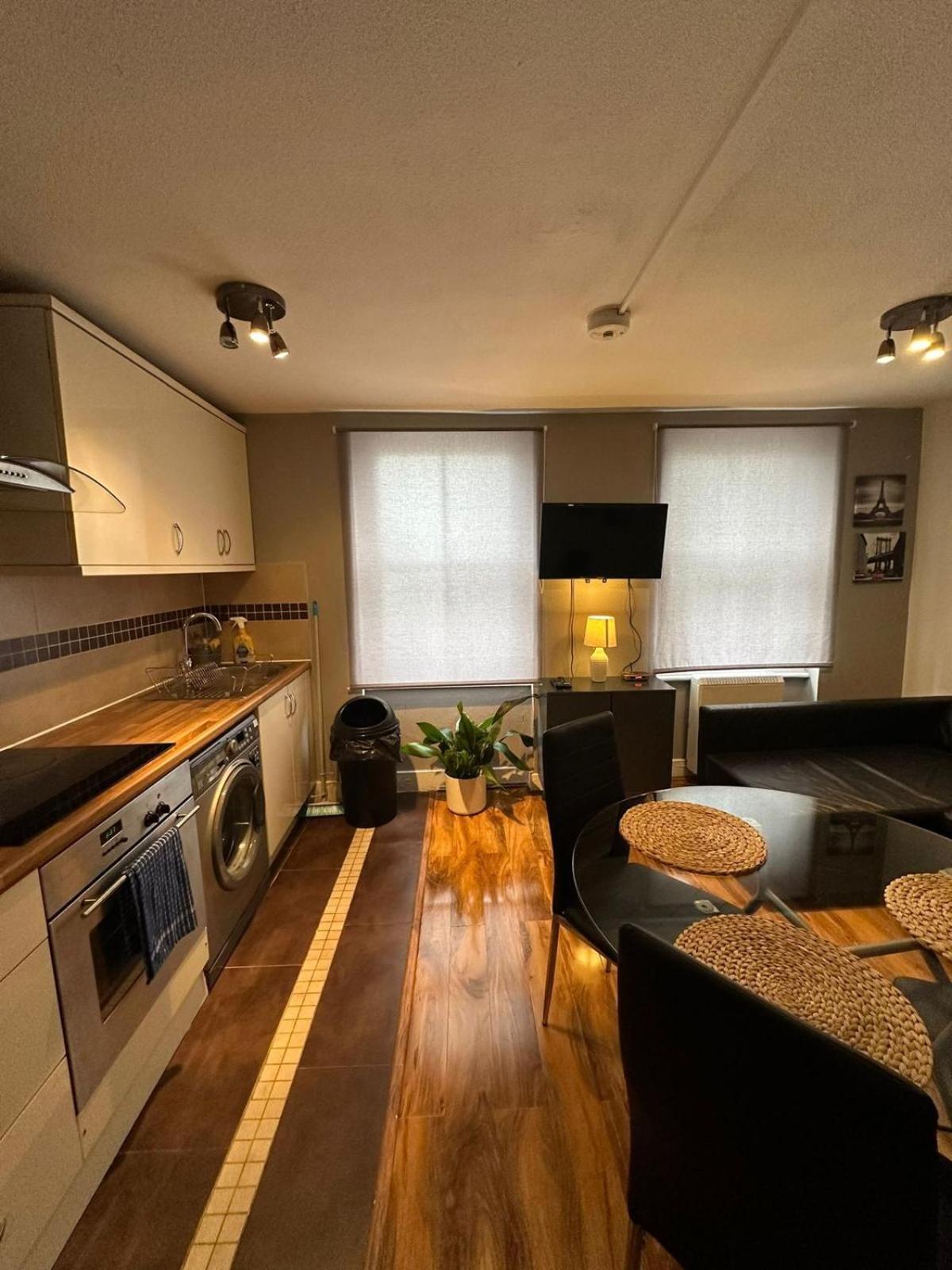 Lovely 2 Bedrooms Apartment *