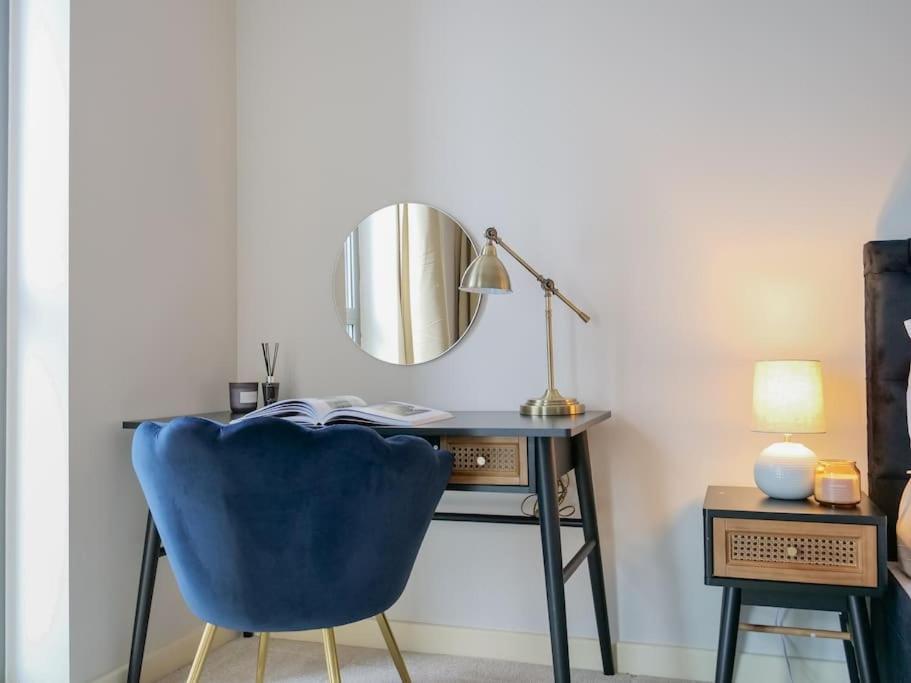Stylish Urban Sanctuary With Parking London
