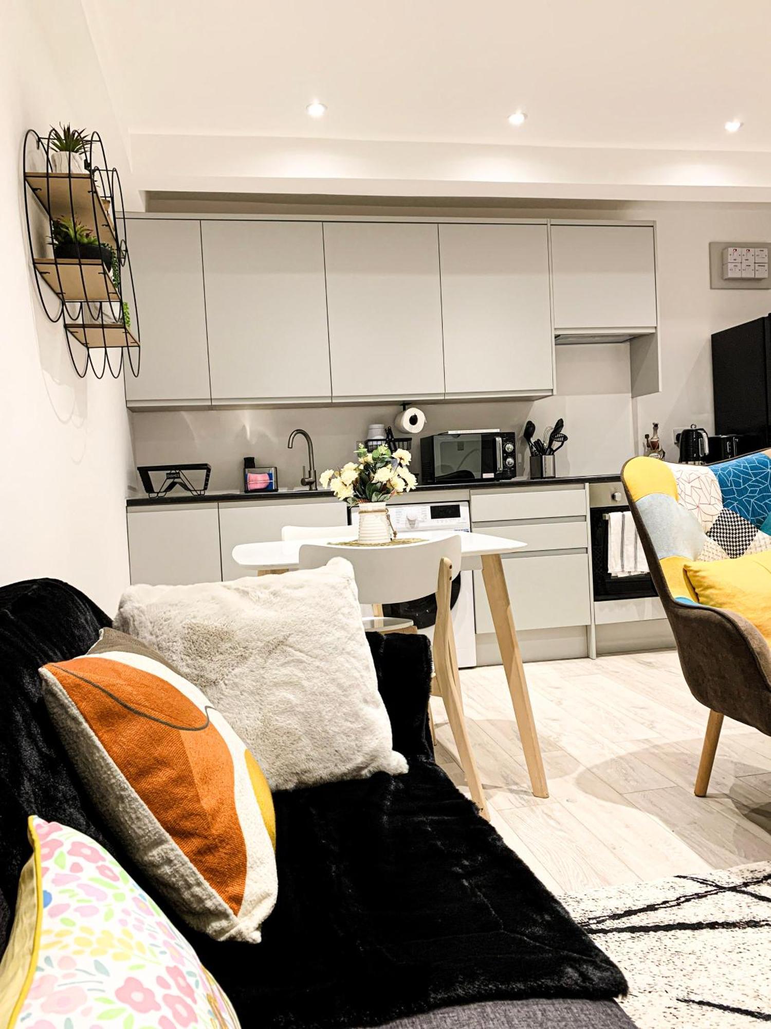 Luxury House With 2 Bedrooms Free Driveway Parking Close To Central Wembley Stadium And Shopping Malls Leilighet