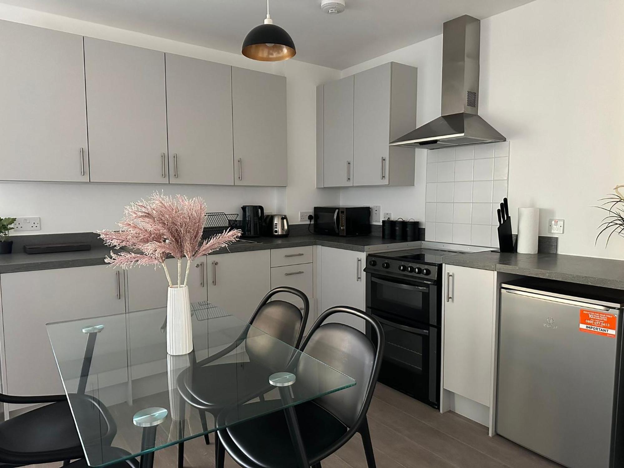 Immaculate 2-bed In East Appartement *