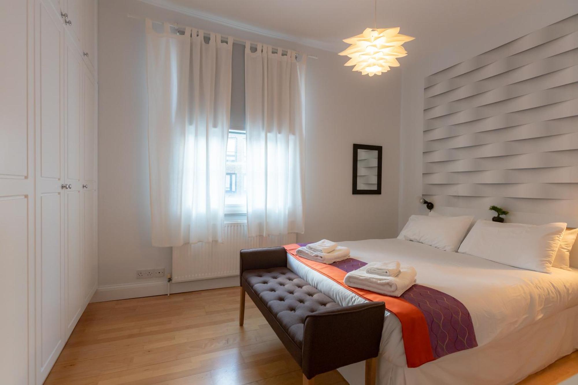 The Zenscape - Chic 2 Bedroom In Covent Garden L Sleeps 6 With Sofa Bed L Prime Location Free Wifi L Perfect For Business & Leisure Travelers L 15percent Off Weekly & 20percent Off Monthly Stays! Apartment London