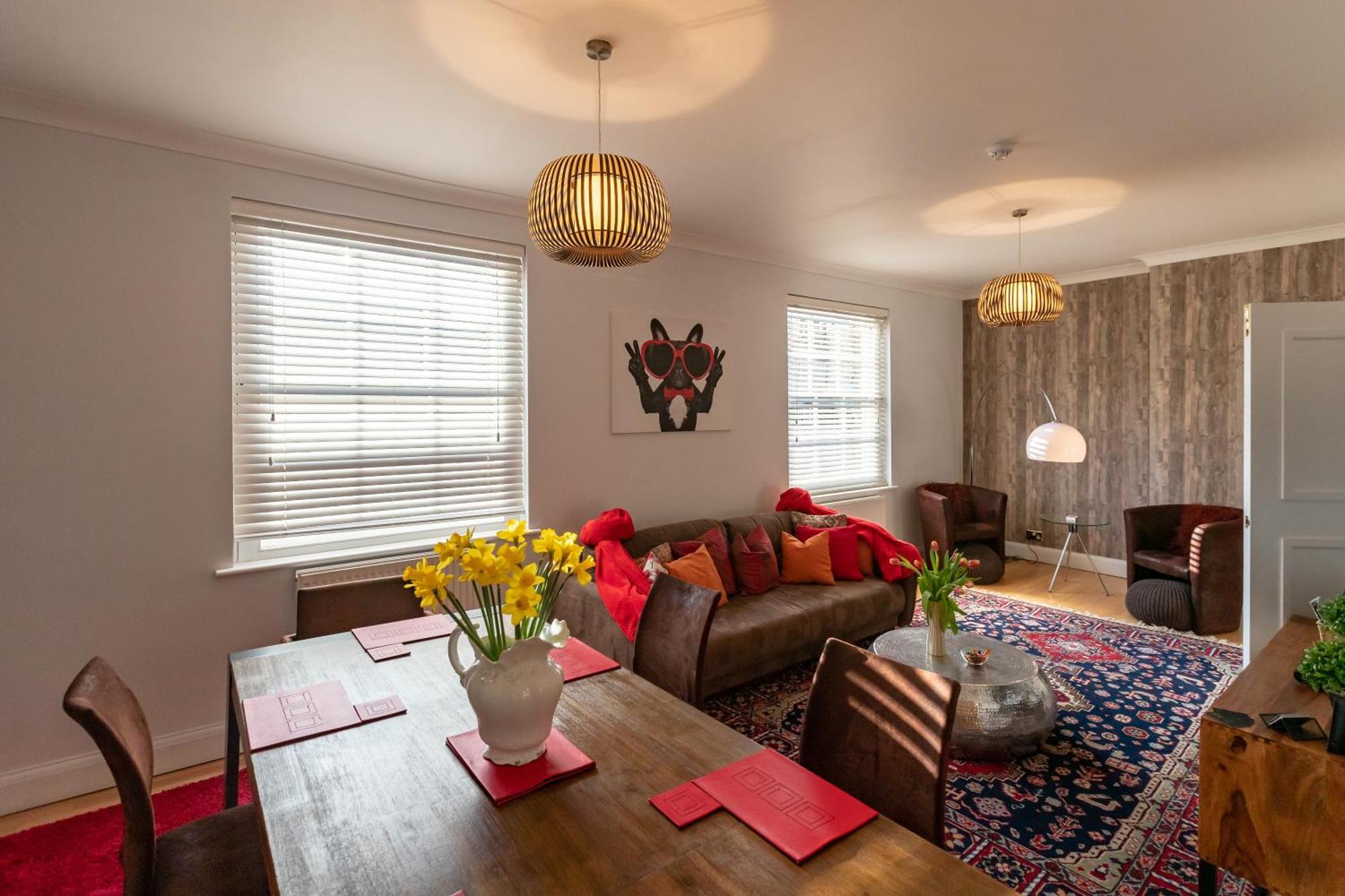 The Zenscape - Chic 2 Bedroom In Covent Garden L Sleeps 6 With Sofa Bed L Prime Location Free Wifi L Perfect For Business & Leisure Travelers L 15percent Off Weekly & 20percent Off Monthly Stays! *