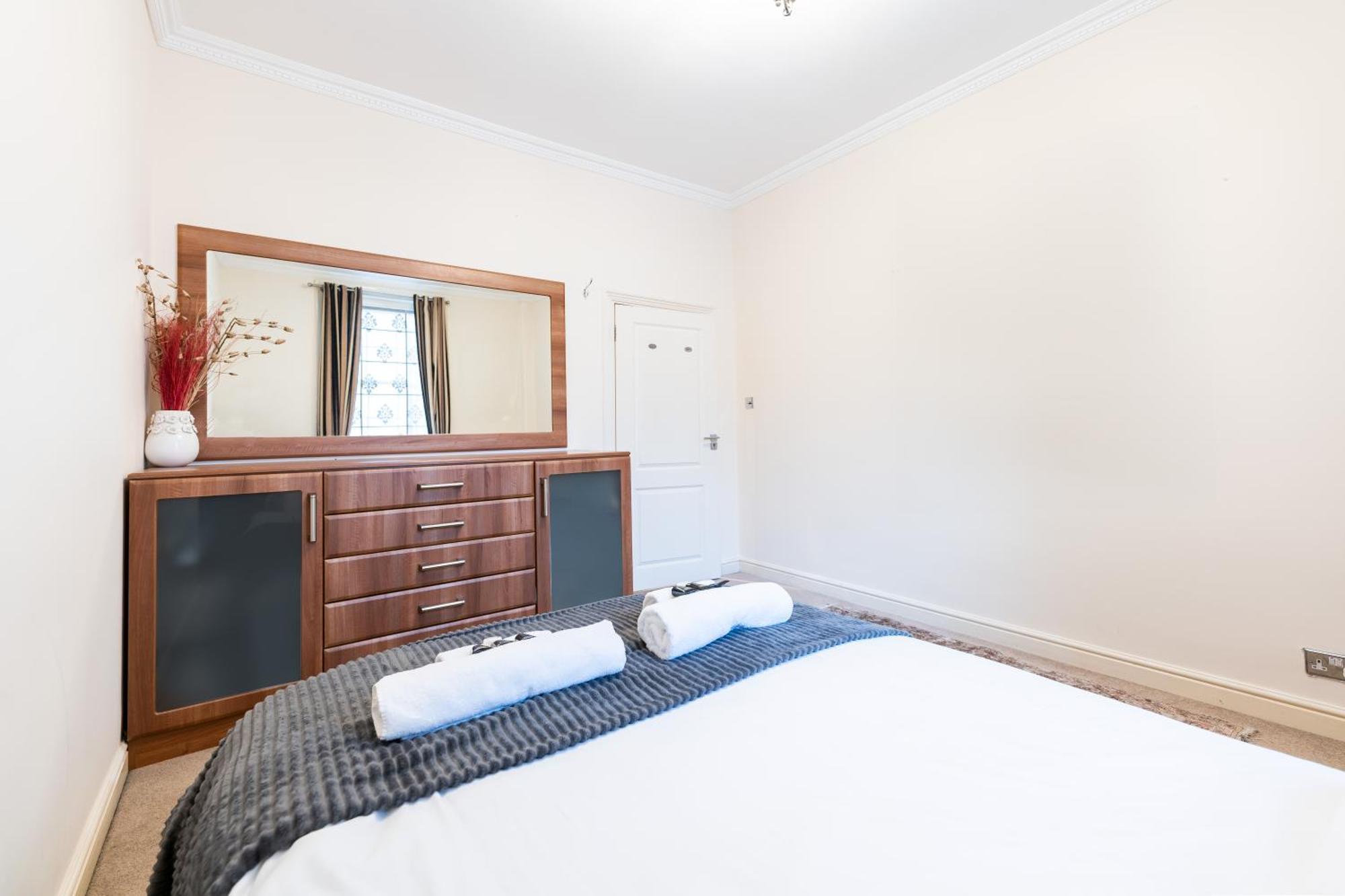 Luxury 4 Bedroom Flat In Sussex Gardens