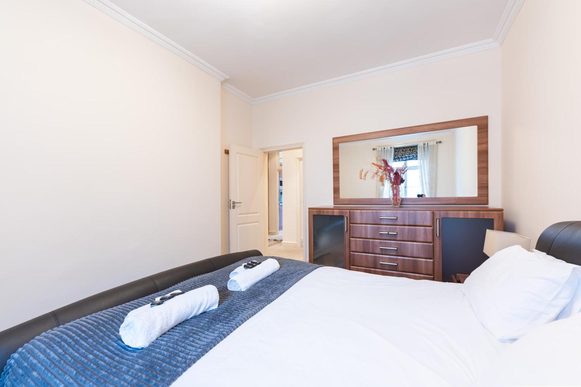 Luxury 4 Bedroom Flat In Sussex Gardens Apartment *