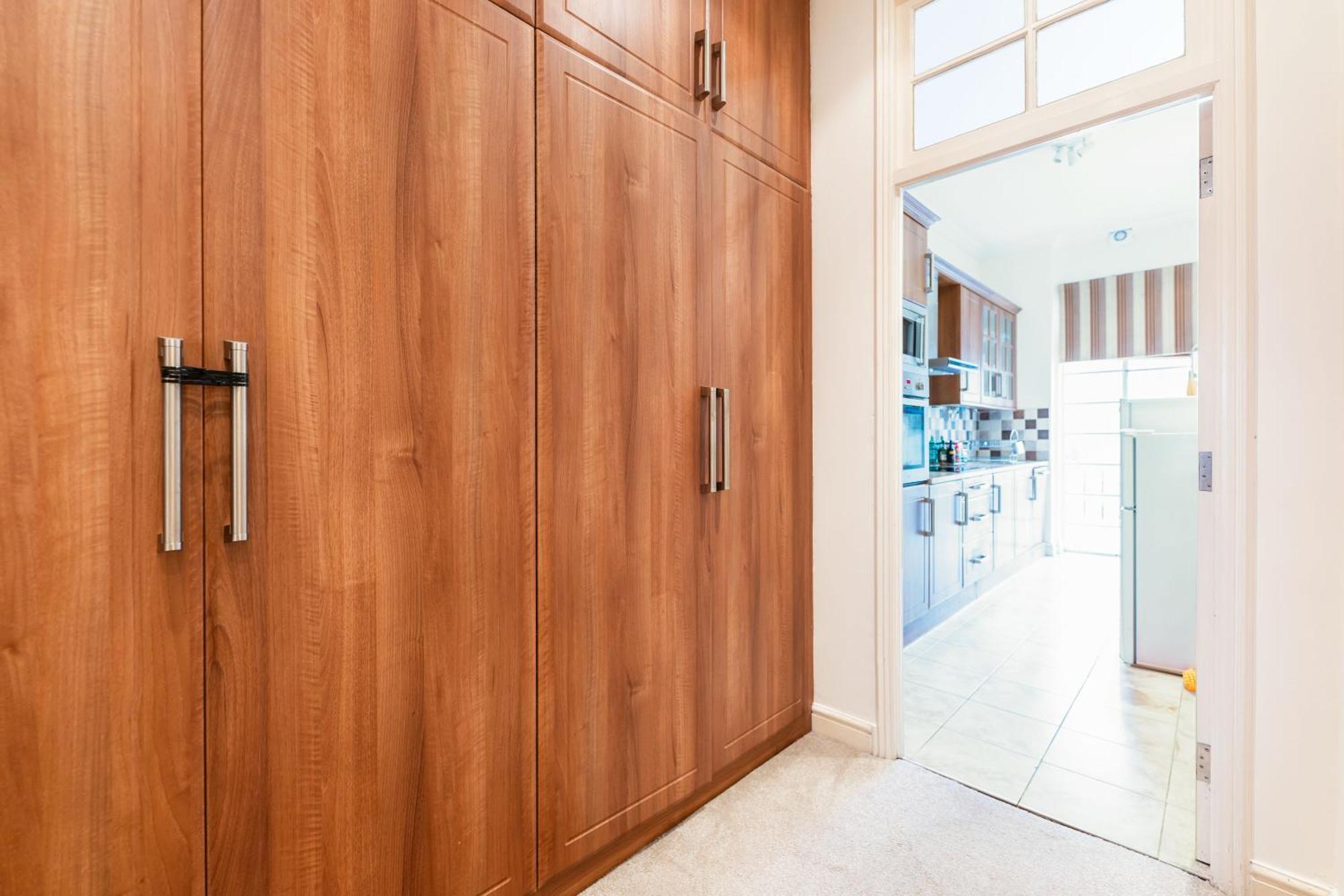 Luxury 4 Bedroom Flat In Sussex Gardens * London