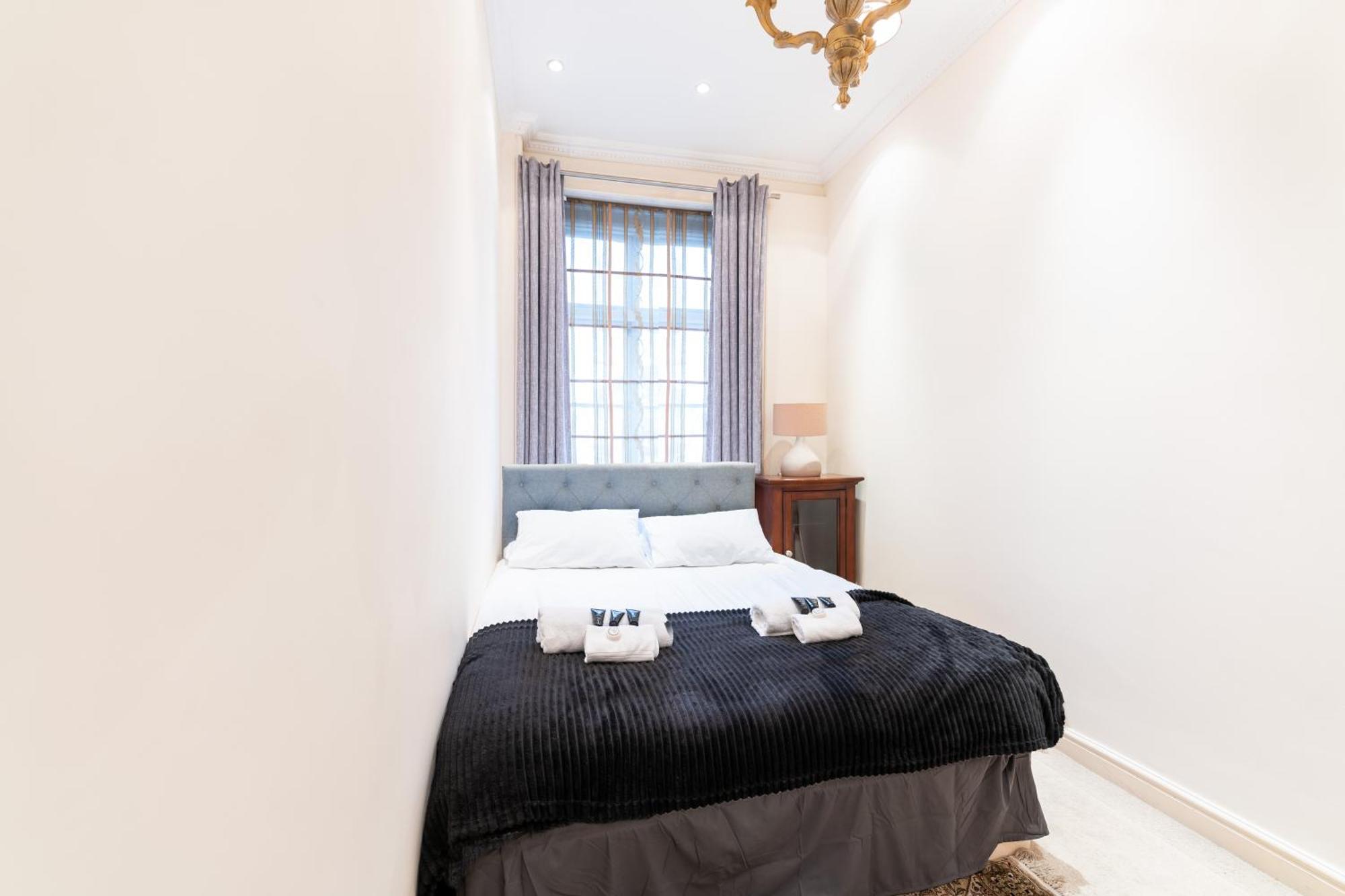 Luxury 4 Bedroom Flat In Sussex Gardens