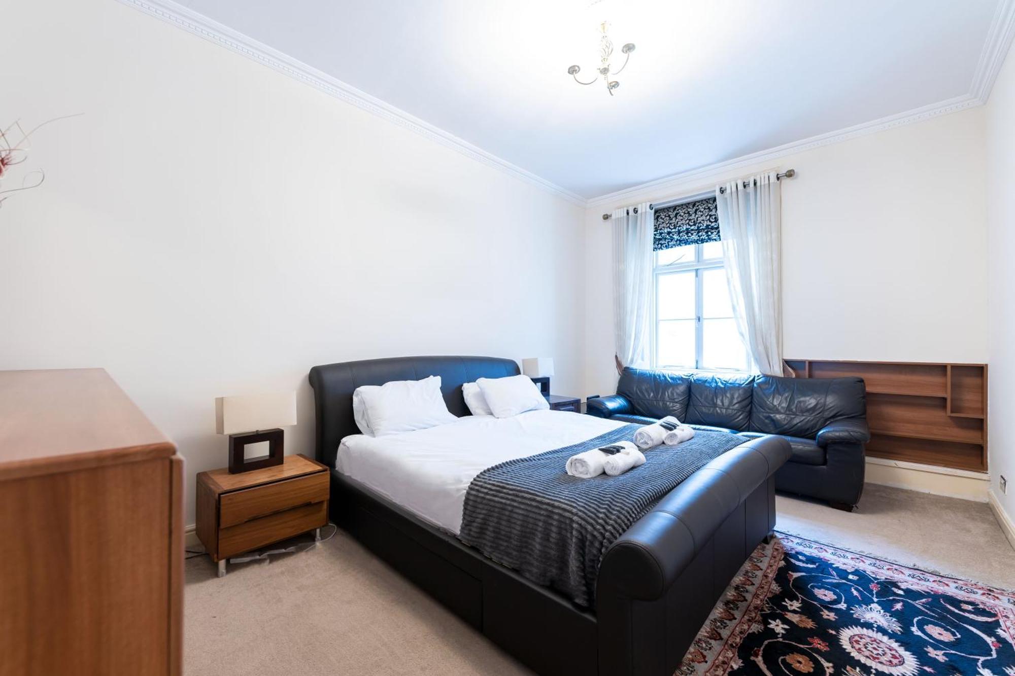 Luxury 4 Bedroom Flat In Sussex Gardens Apartment London