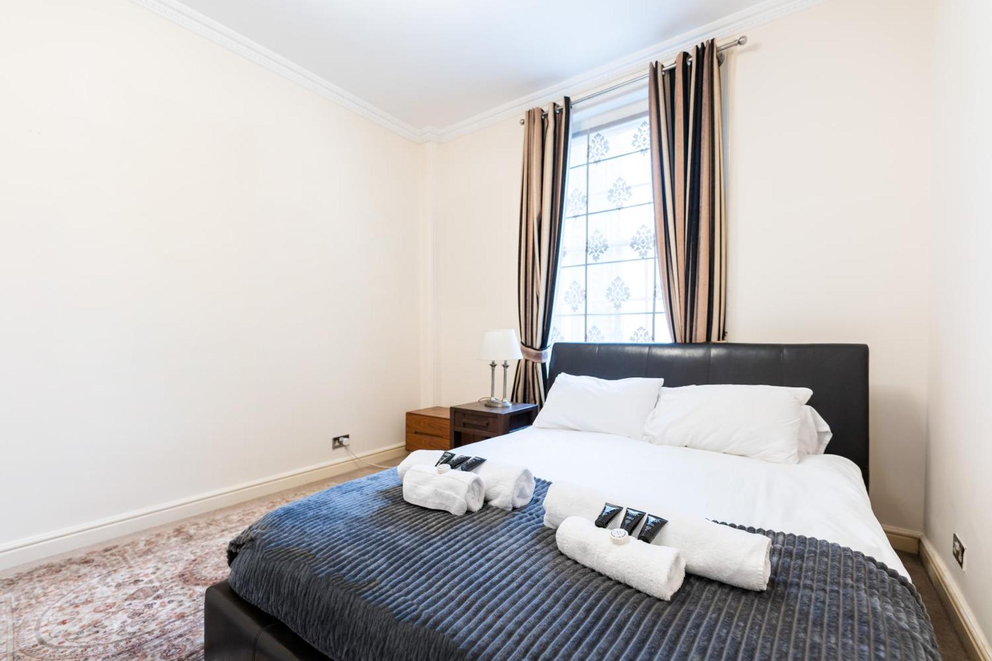 Luxury 4 Bedroom Flat In Sussex Gardens *