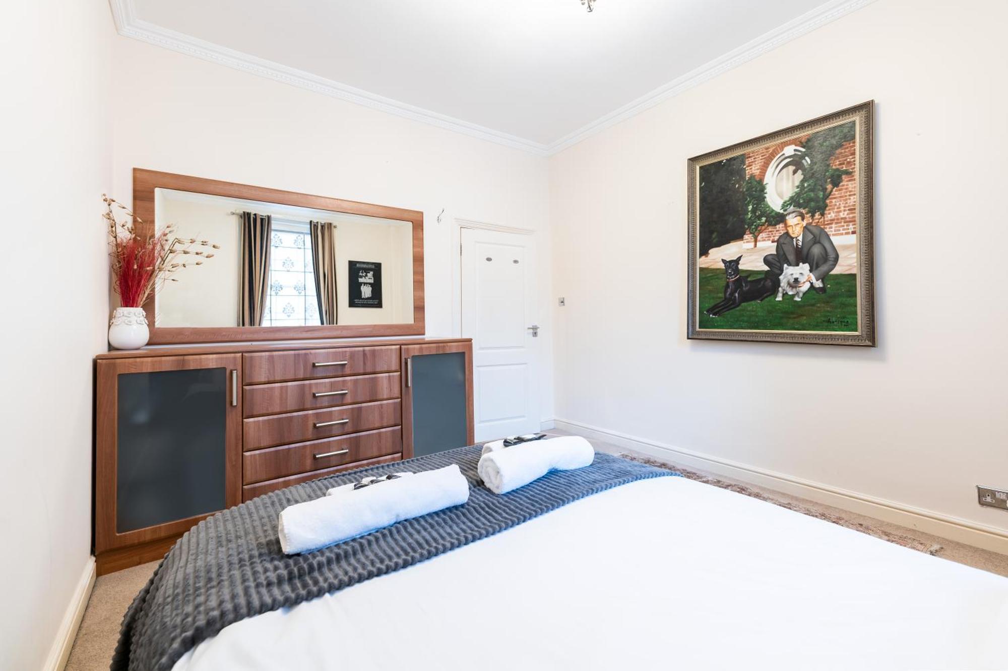 Luxury 4 Bedroom Flat In Sussex Gardens Apartment *