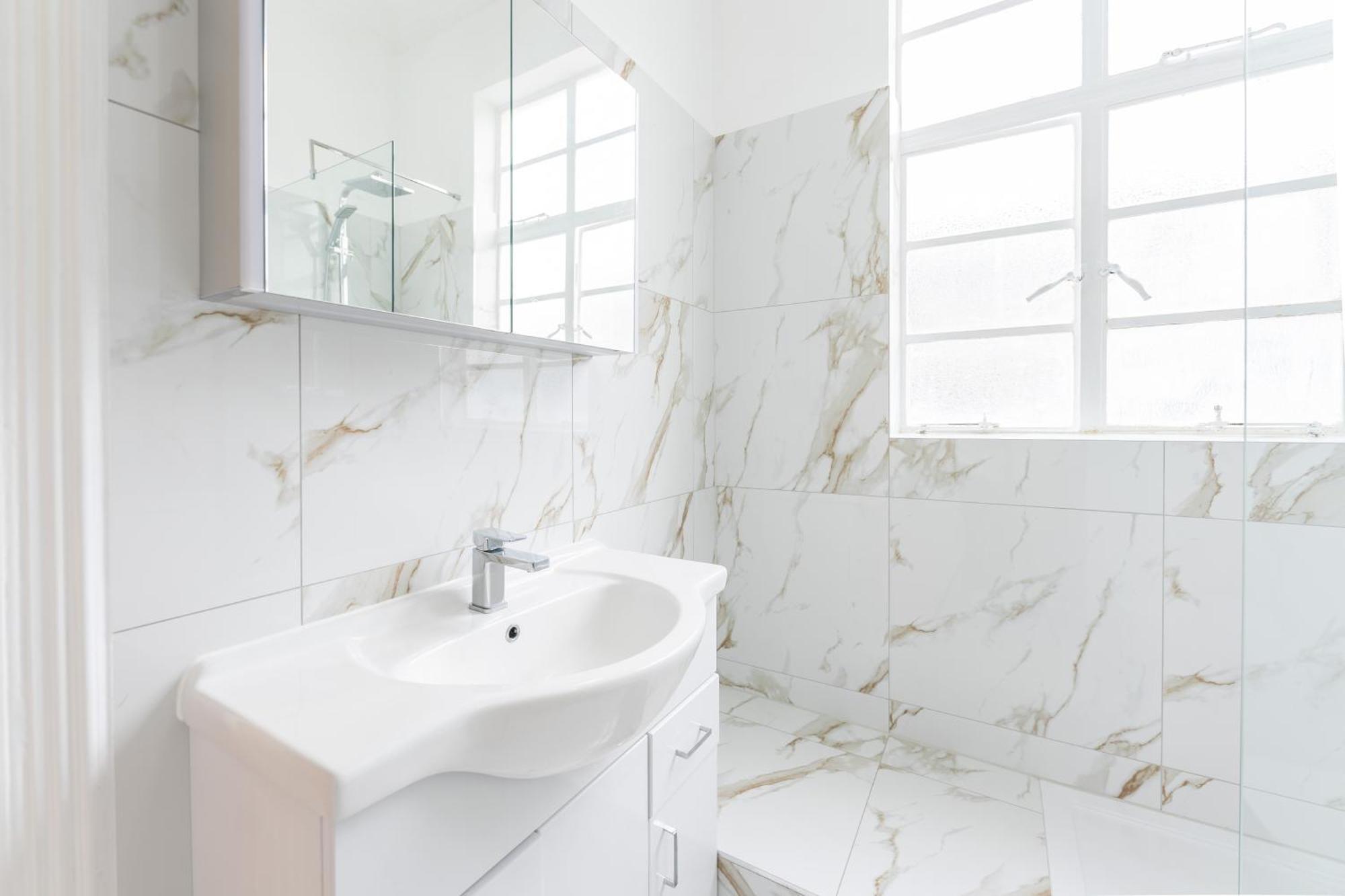 Luxury 4 Bedroom Flat In Sussex Gardens * London