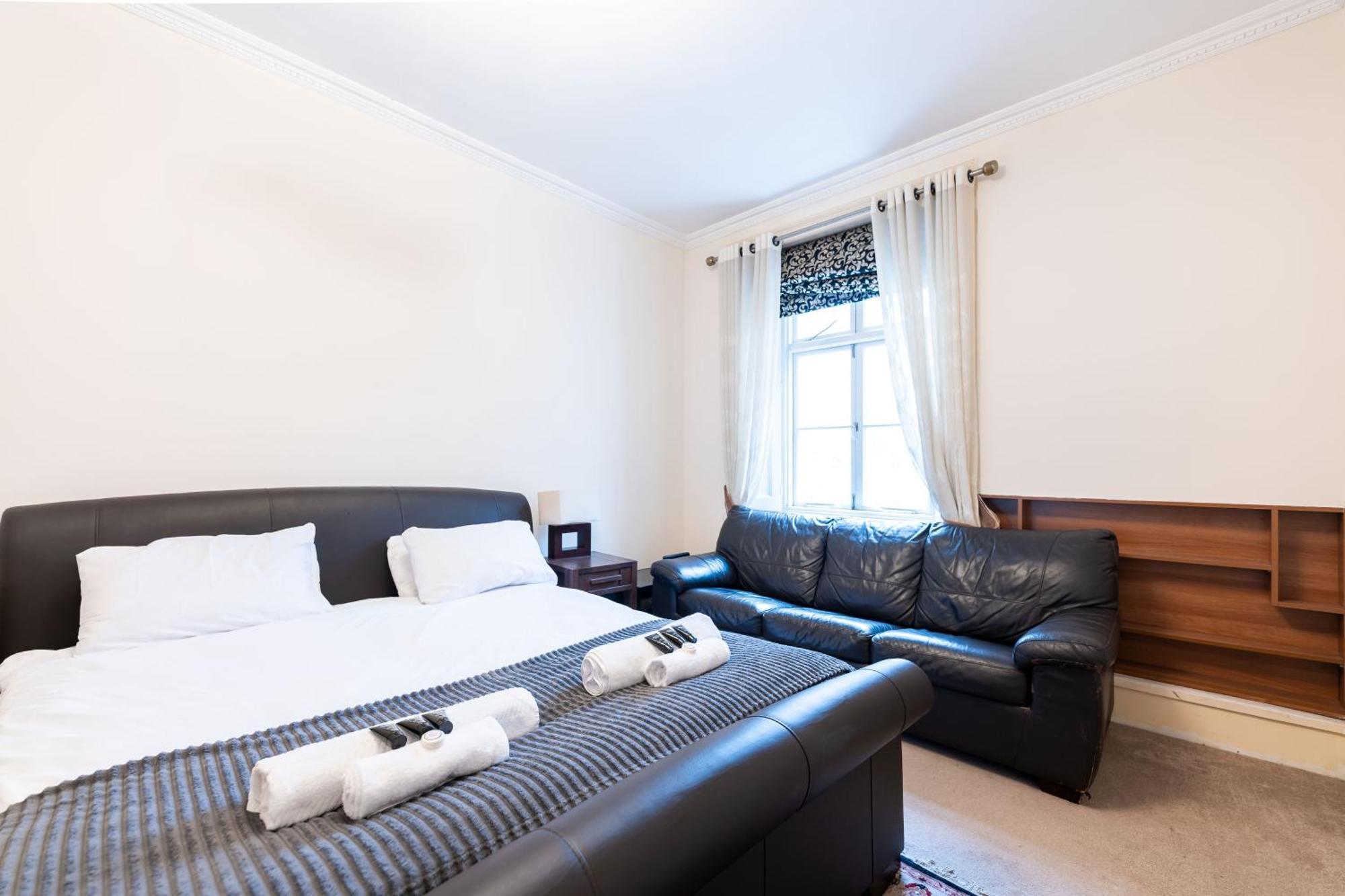 Luxury 4 Bedroom Flat In Sussex Gardens Apartment London