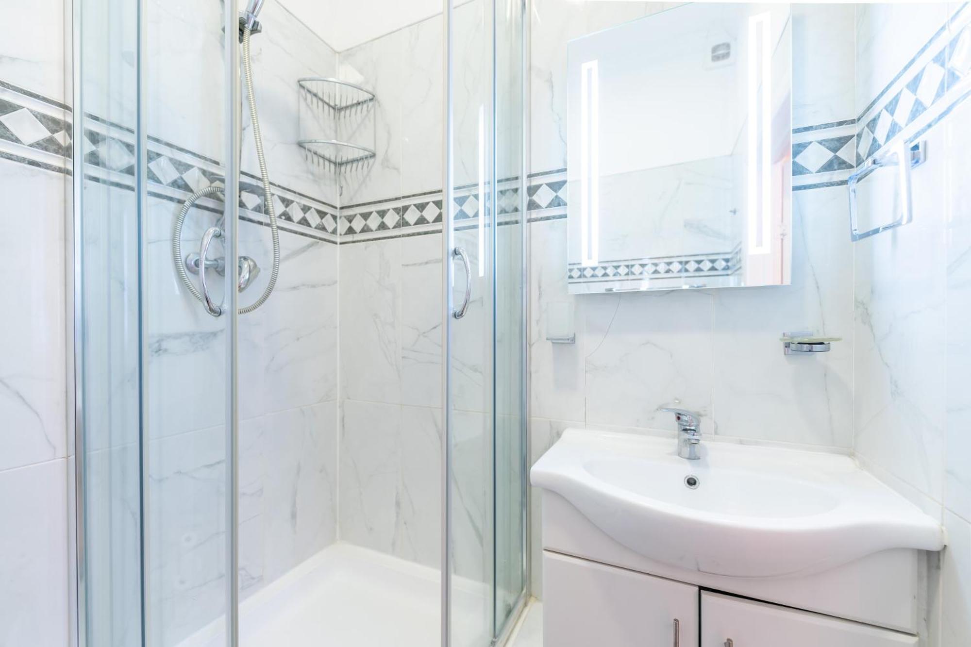 Luxury 4 Bedroom Flat In Sussex Gardens Apartment