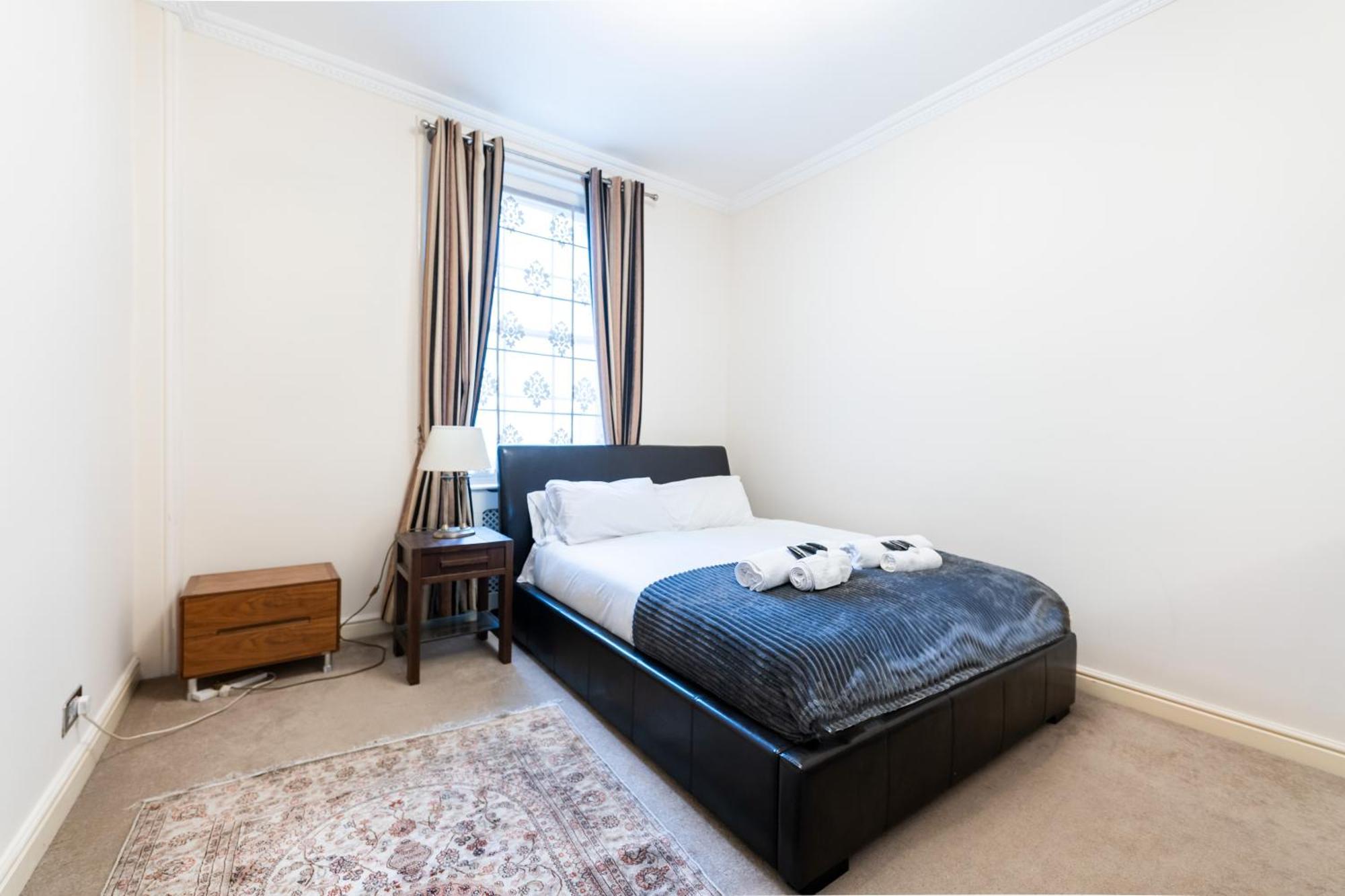 Luxury 4 Bedroom Flat In Sussex Gardens