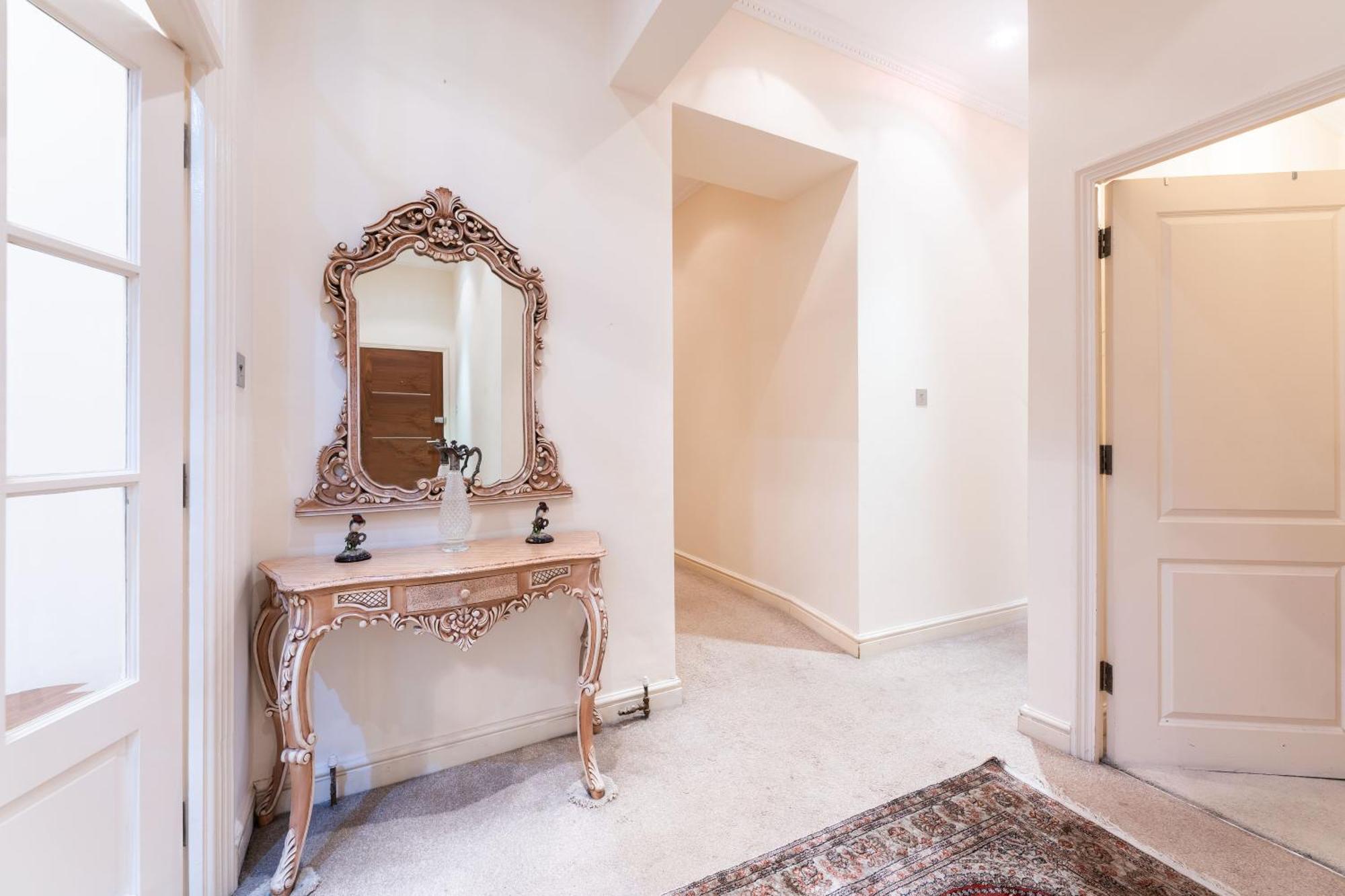 Luxury 4 Bedroom Flat In Sussex Gardens Apartment London