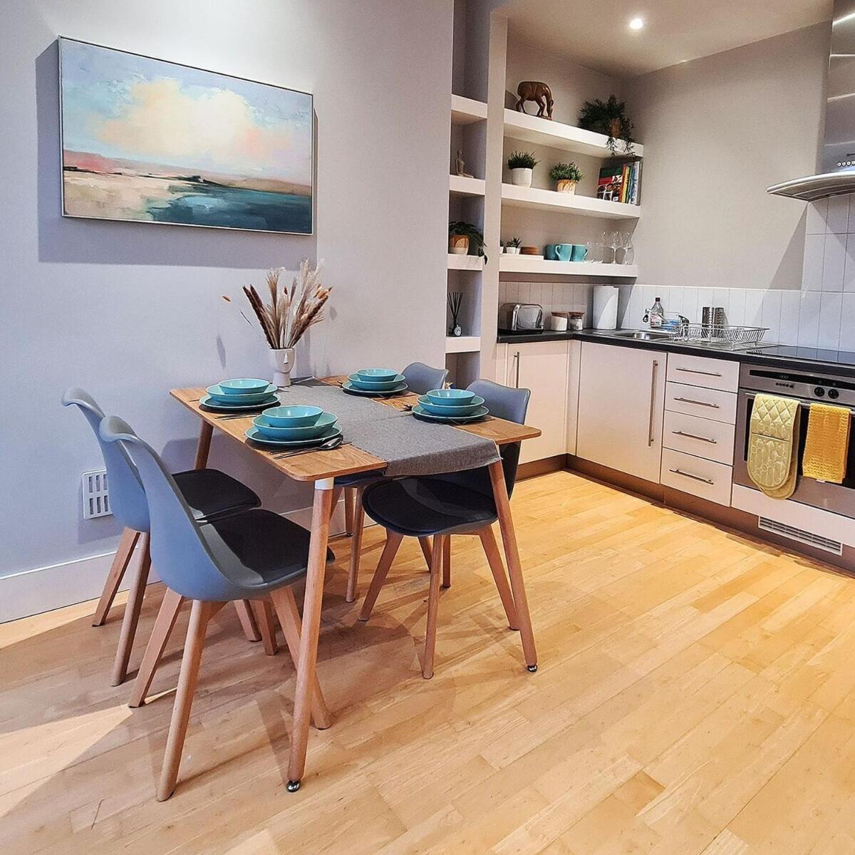 Apartamento 1-bed Apartment, Close To Kensington Olympia With Free Wi-fi & Netflix *