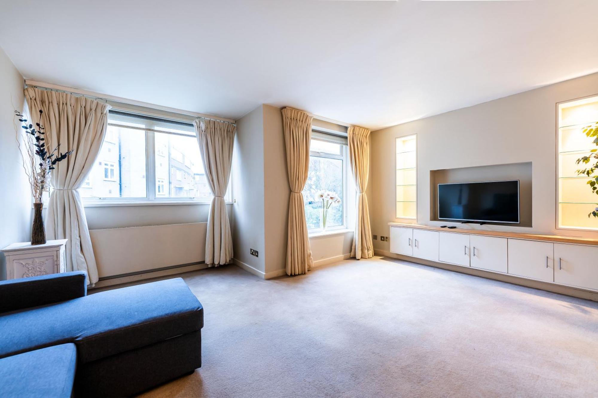 Luxury 6 Bedroom House In Southwick Street Apartment *