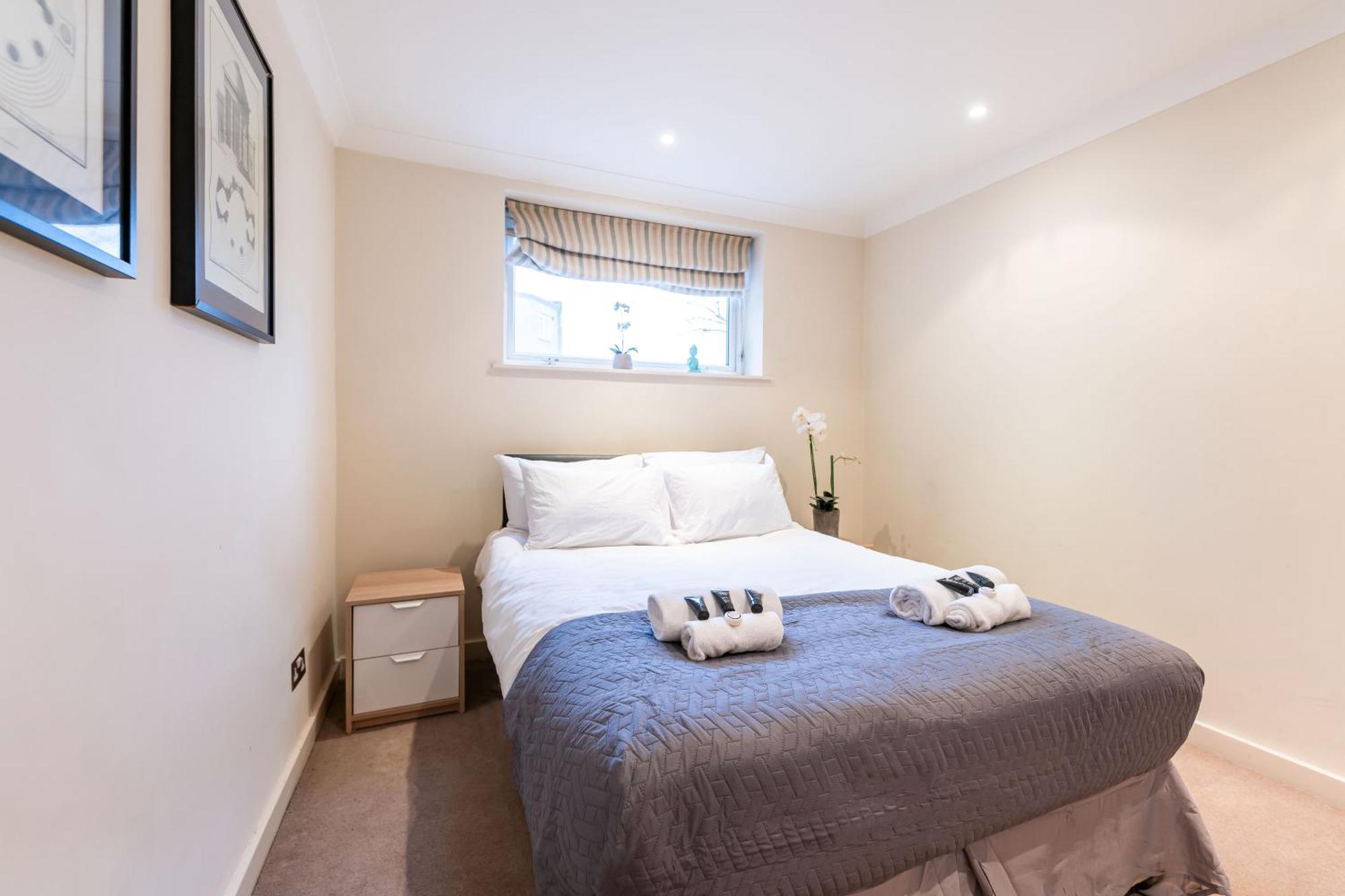 Luxury 6 Bedroom House In Southwick Street