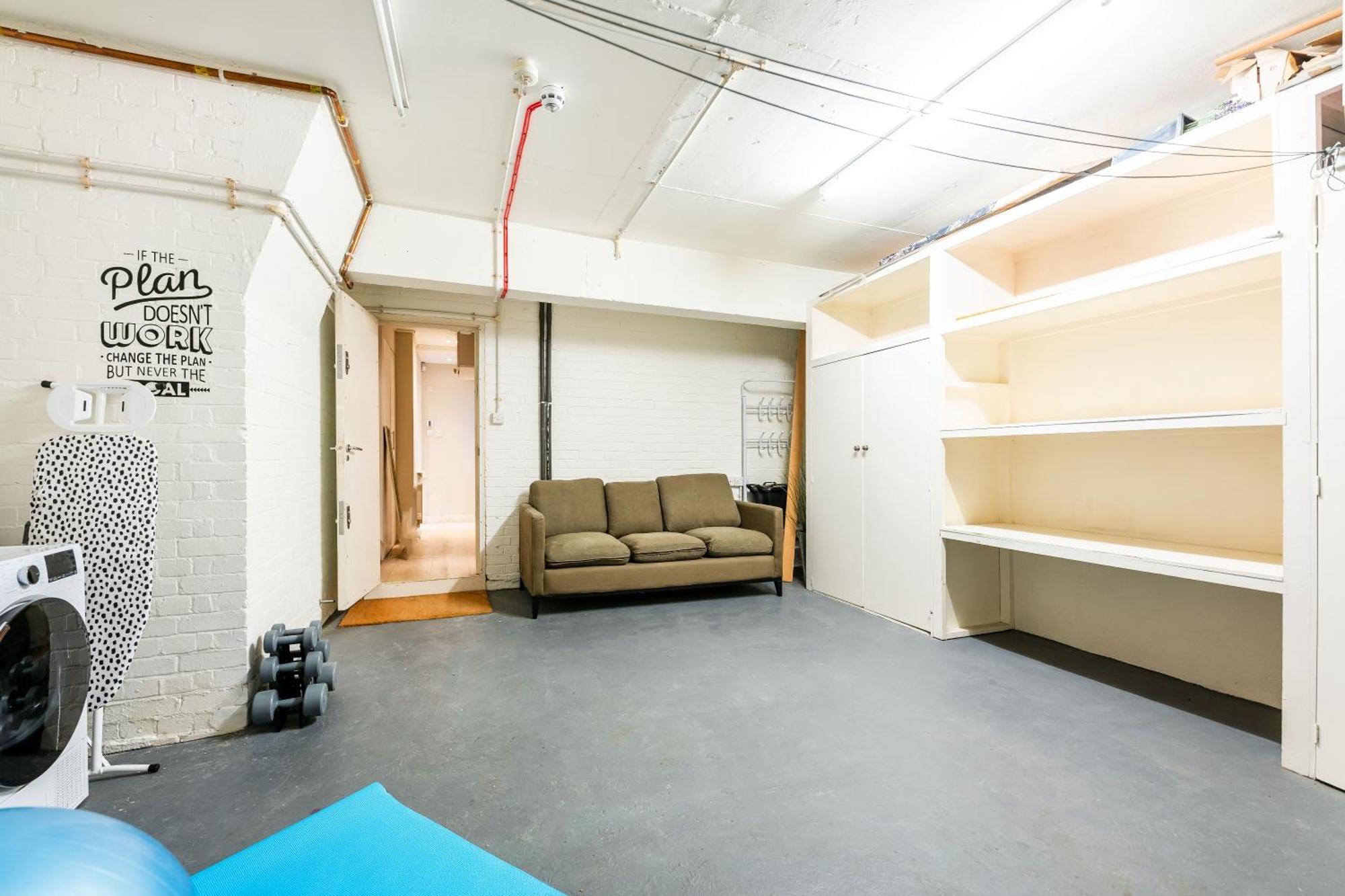 Luxury 6 Bedroom House In Southwick Street Apartment *