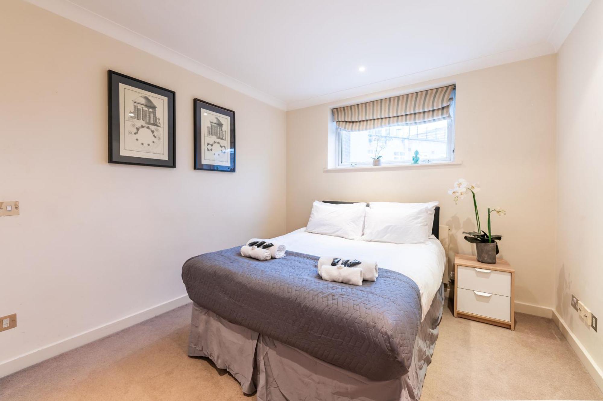 Luxury 6 Bedroom House In Southwick Street * London