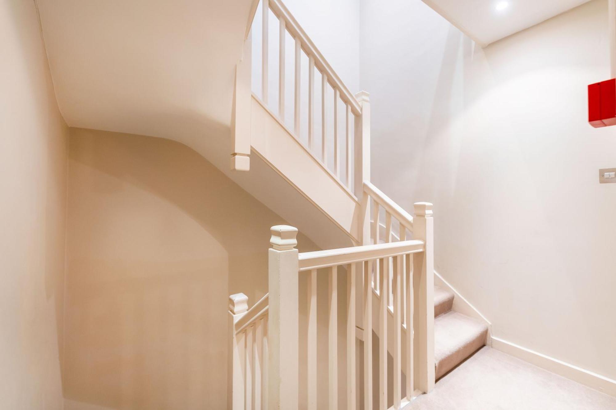 Luxury 6 Bedroom House In Southwick Street Apartment