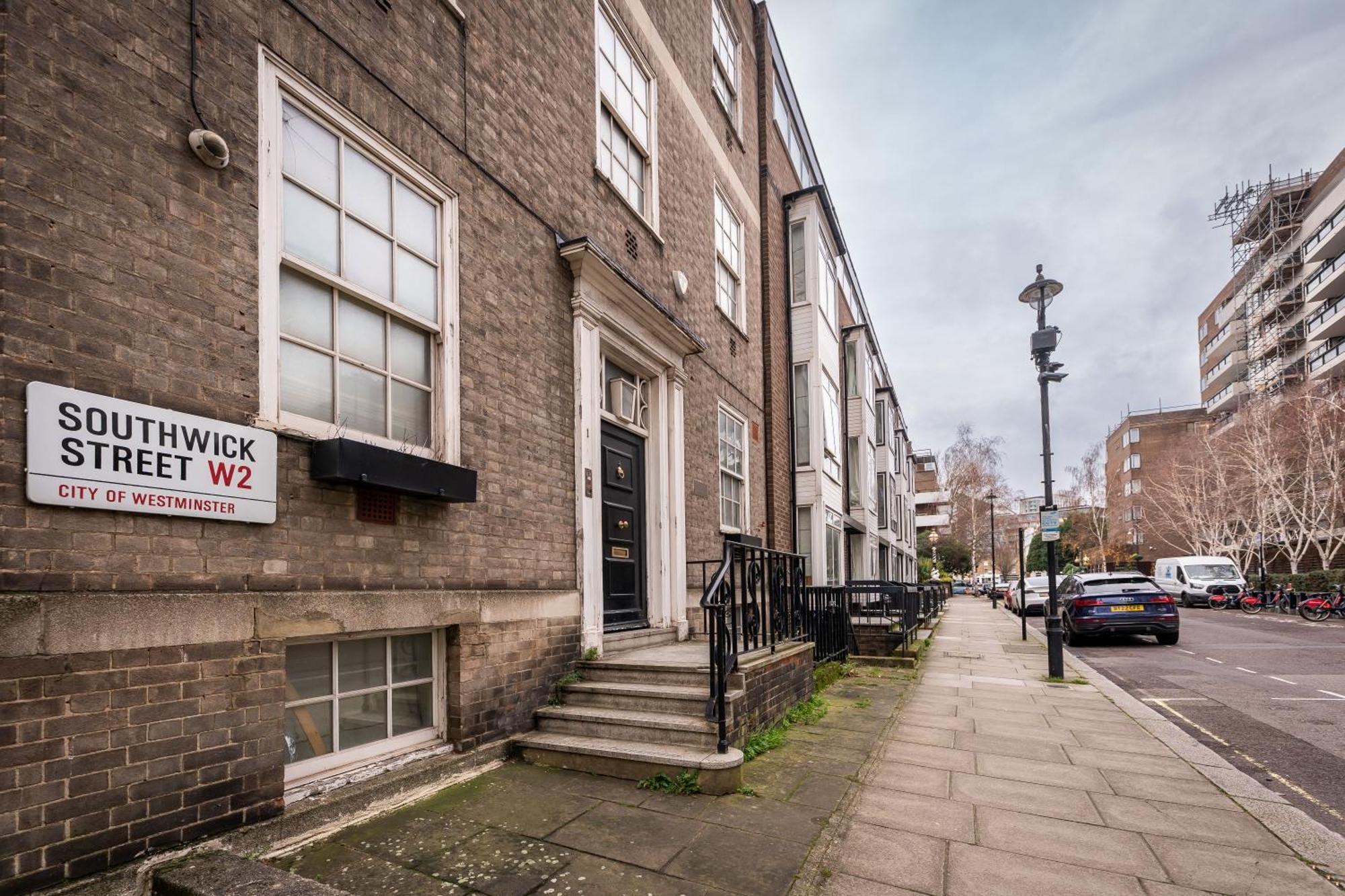 Luxury 6 Bedroom House In Southwick Street London
