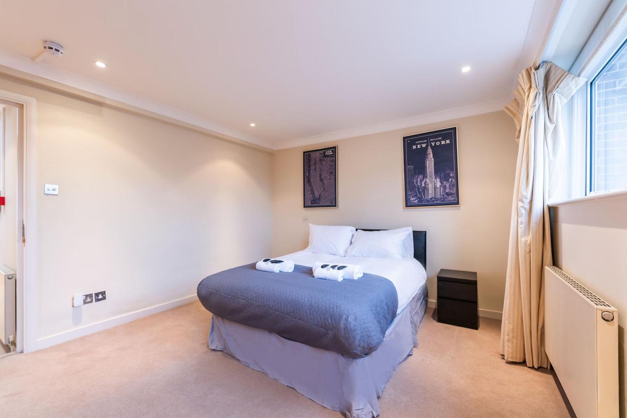 Luxury 6 Bedroom House In Southwick Street * London