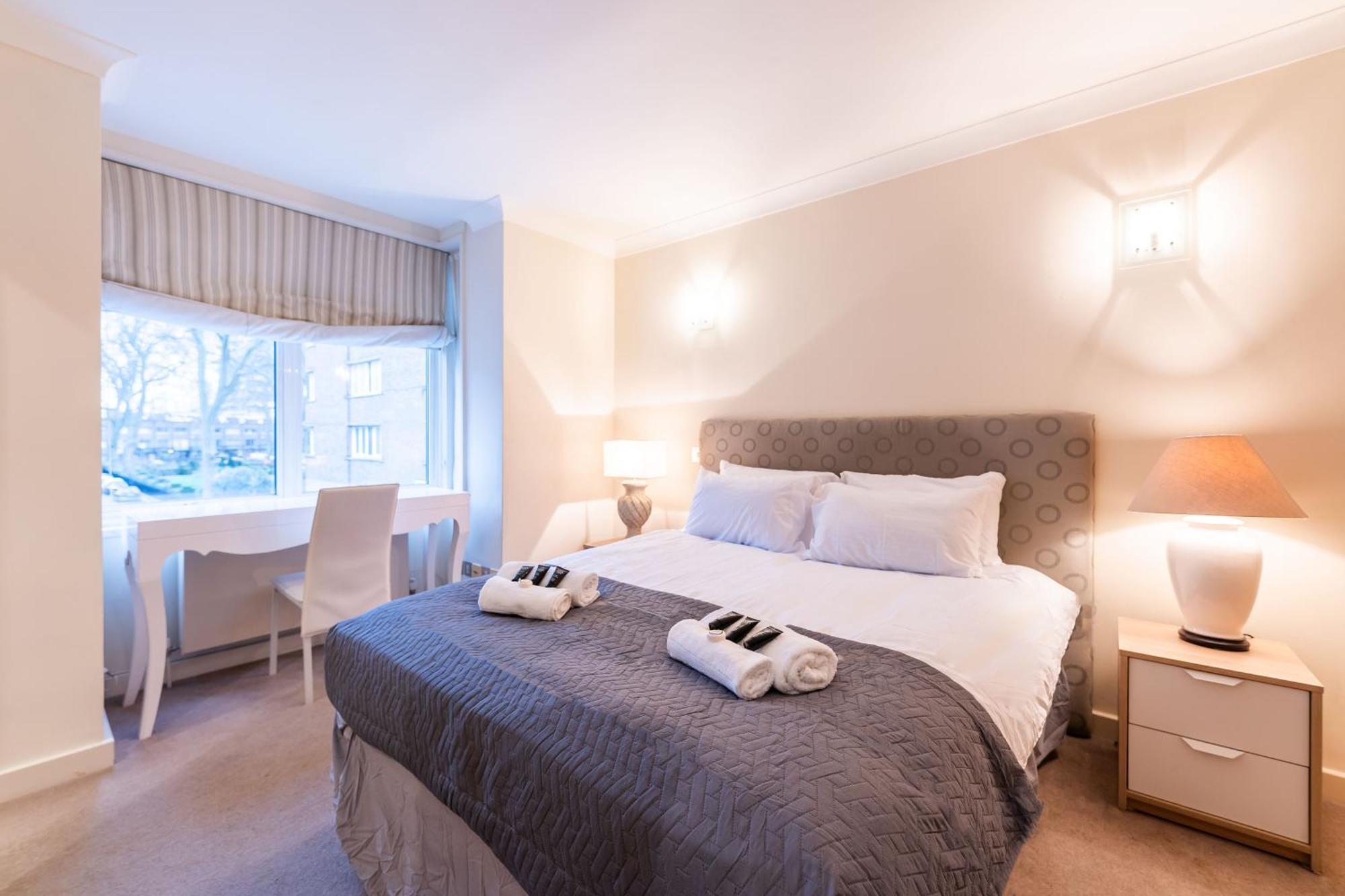 Luxury 6 Bedroom House In Southwick Street Apartment London