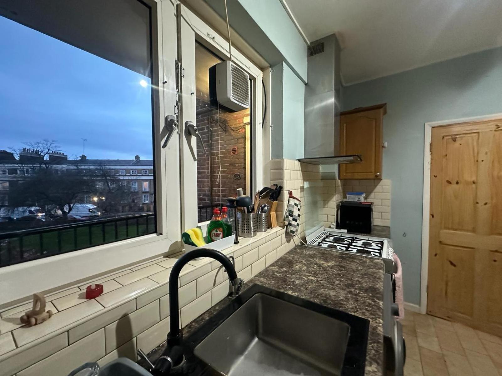 Victoria Park R4 * London