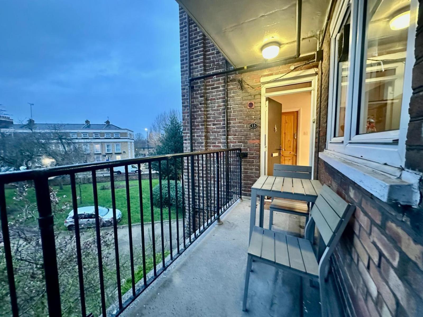 Guest house Victoria Park R4 London