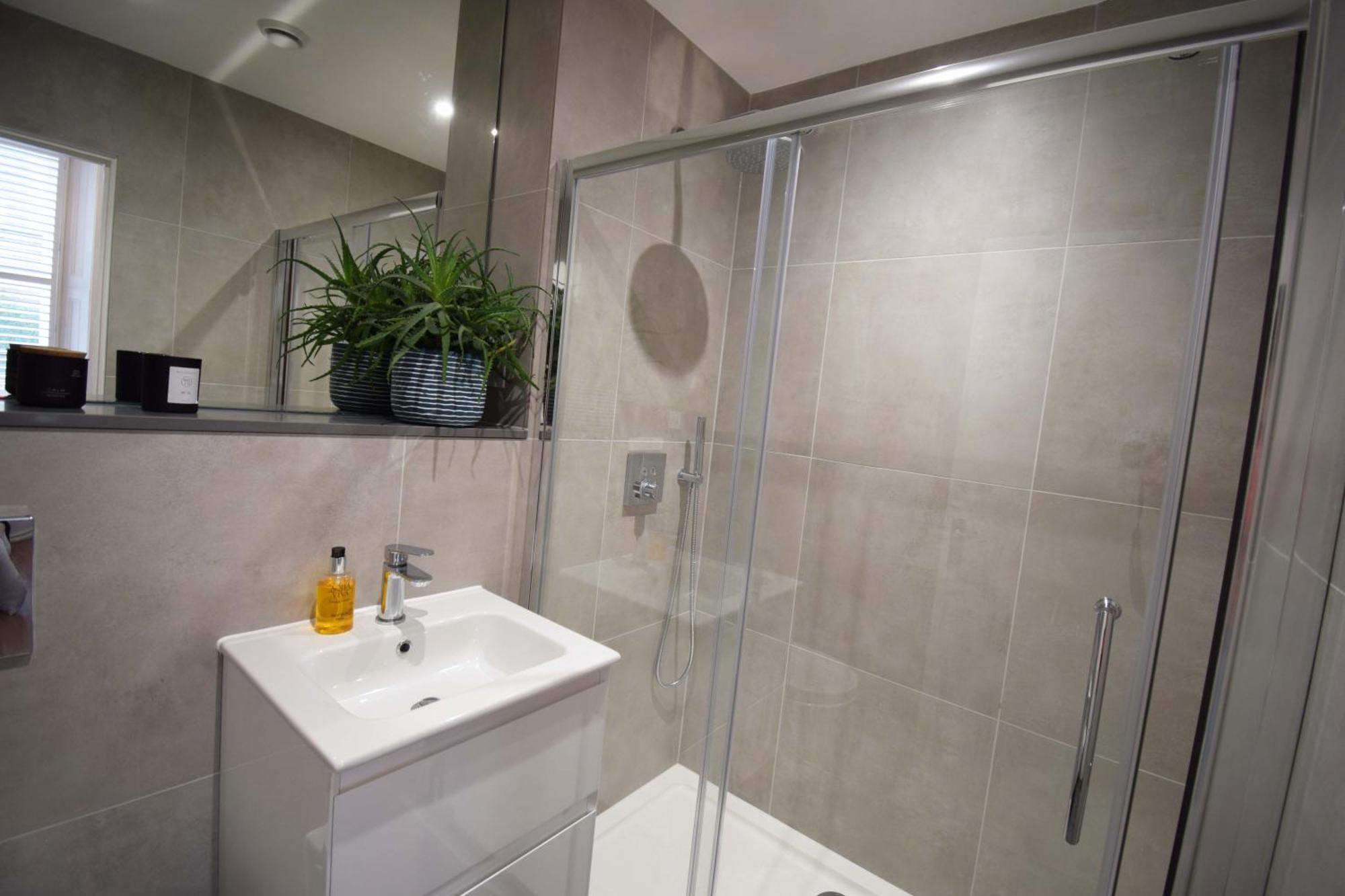 Kensington Apartment *