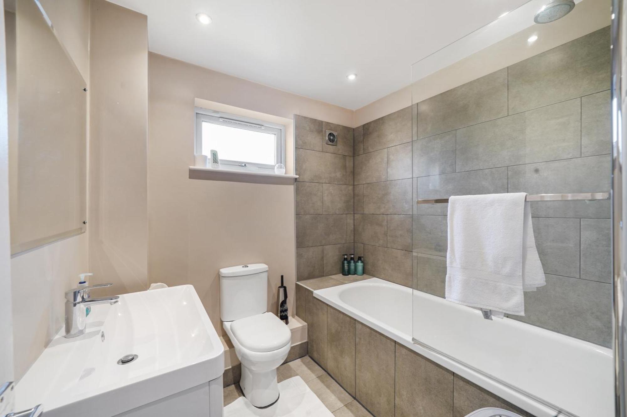 Stylish 3 Bedroom House Close To Streatham Hill Station Vakantiehuis *
