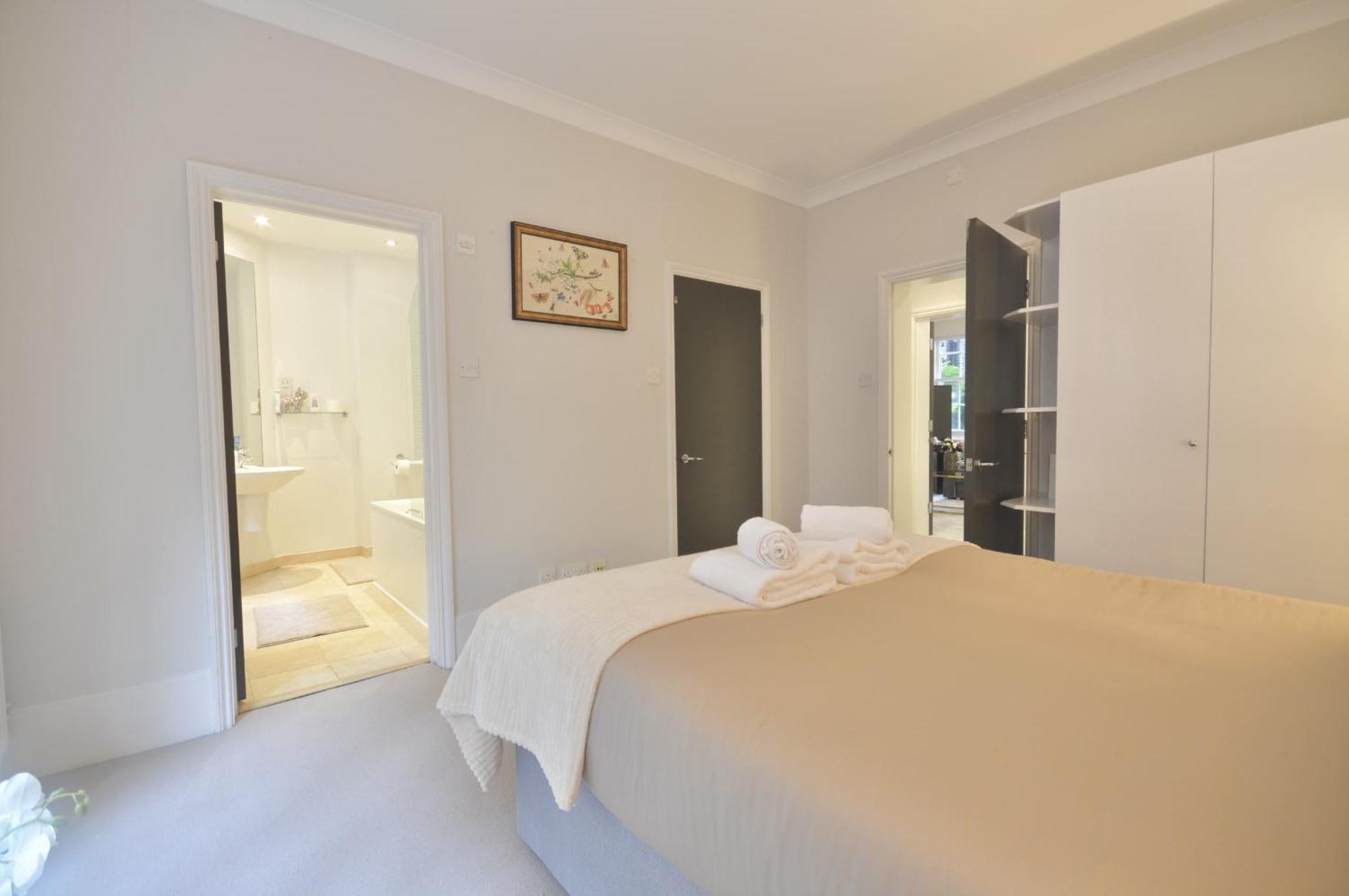 Kensington Apartment, Breakfast, 2 Baths Apartment London