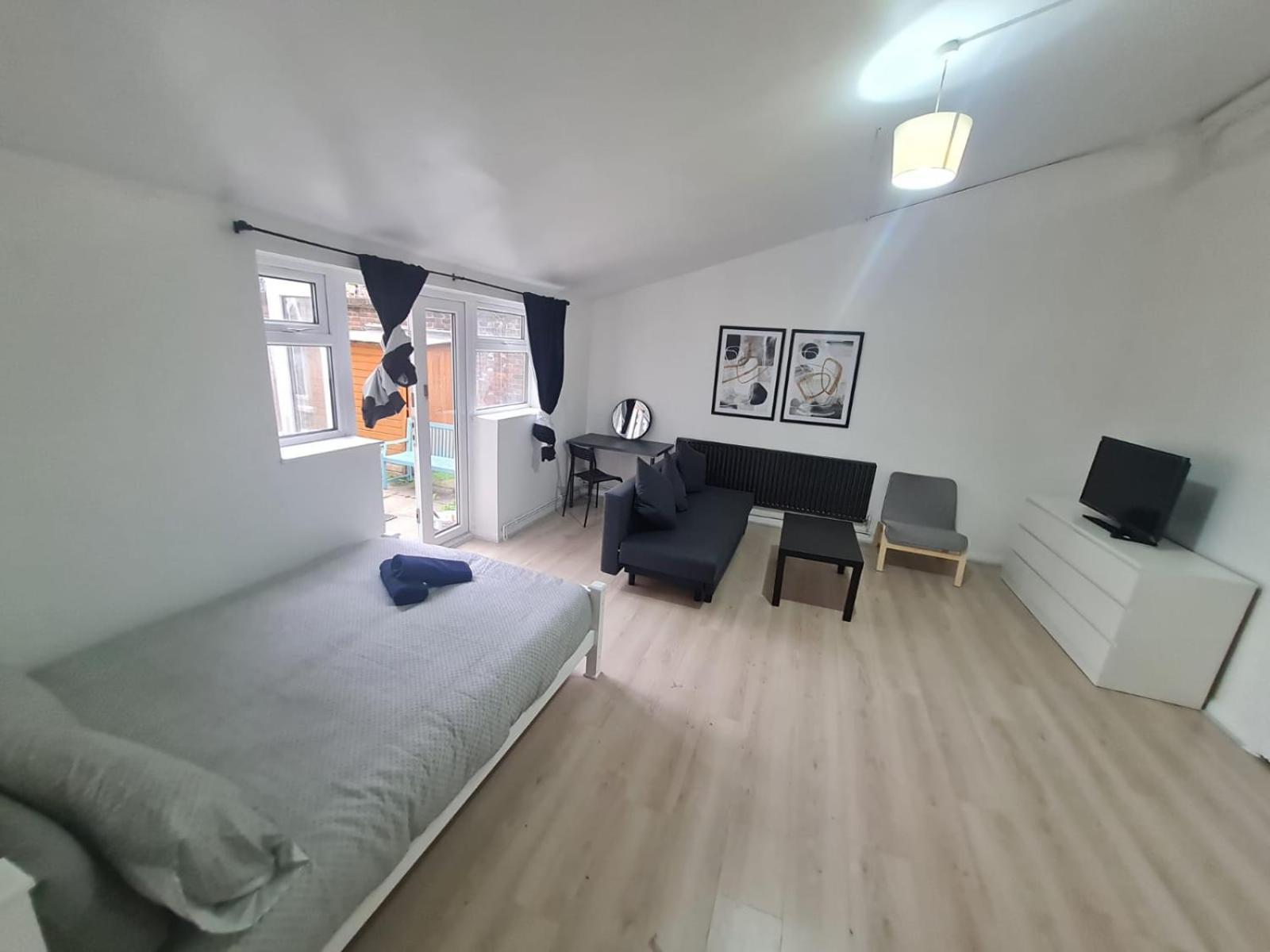 E2 Guest house London