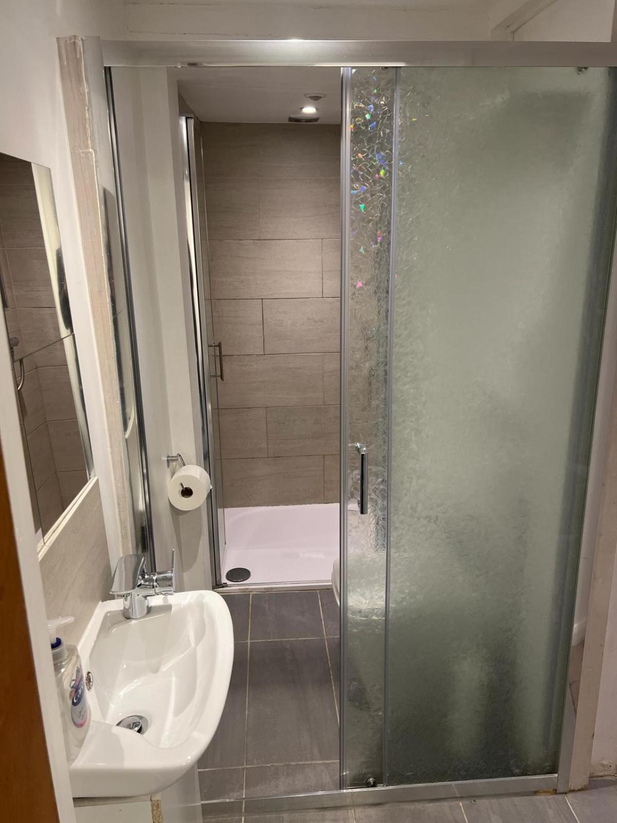 Comfy Private Bedrooms In Euston, Homestay *