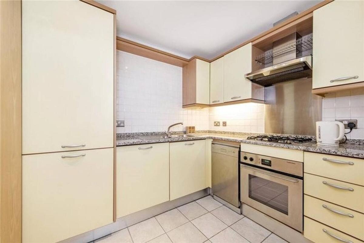 Large Luxurious Private Terrace - For 6 Apartment *