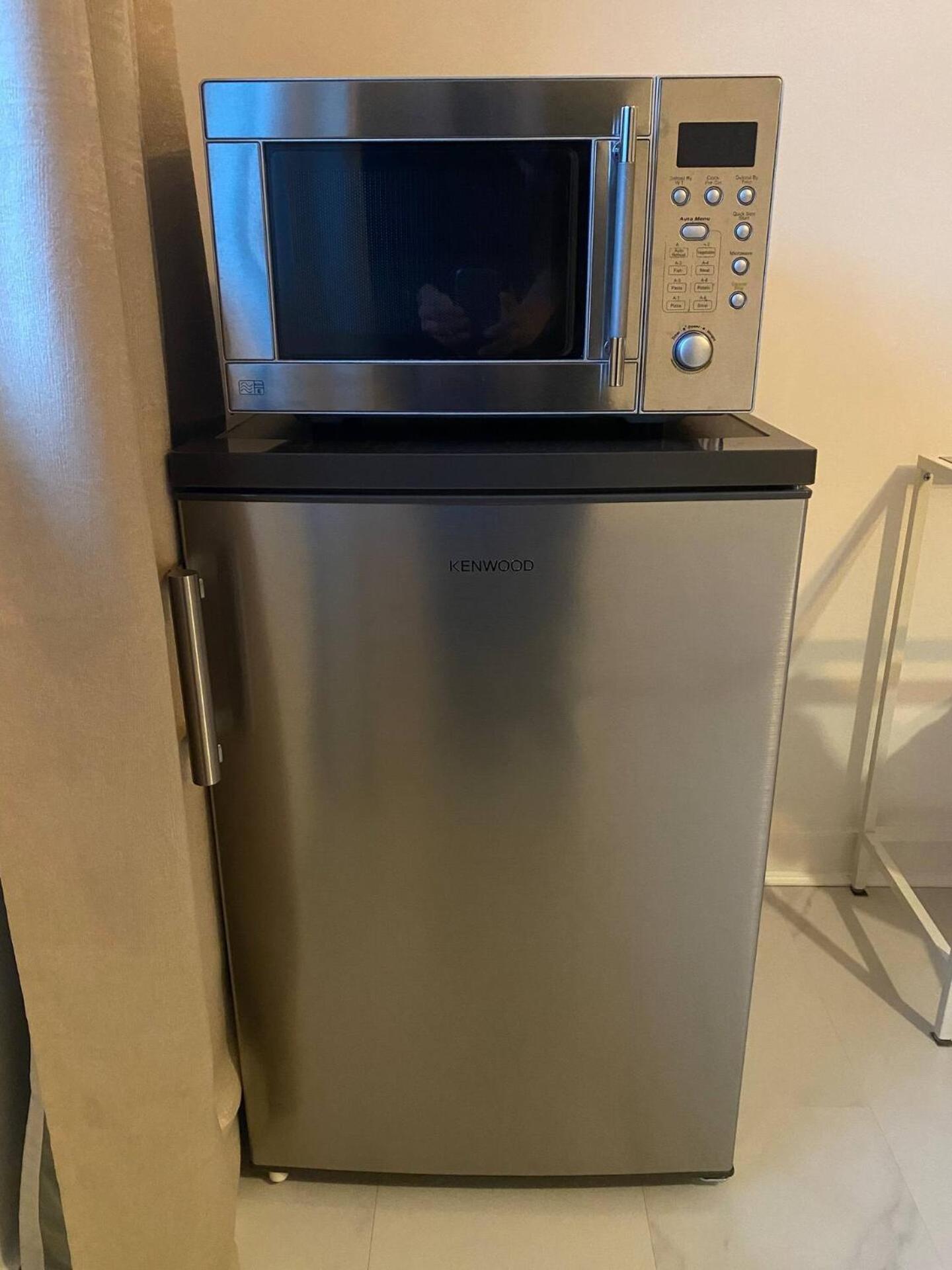 Xl Bright Room+parking+fridge+micro - 20min Bridge - 3 Min Walk To Train/bus Station * London