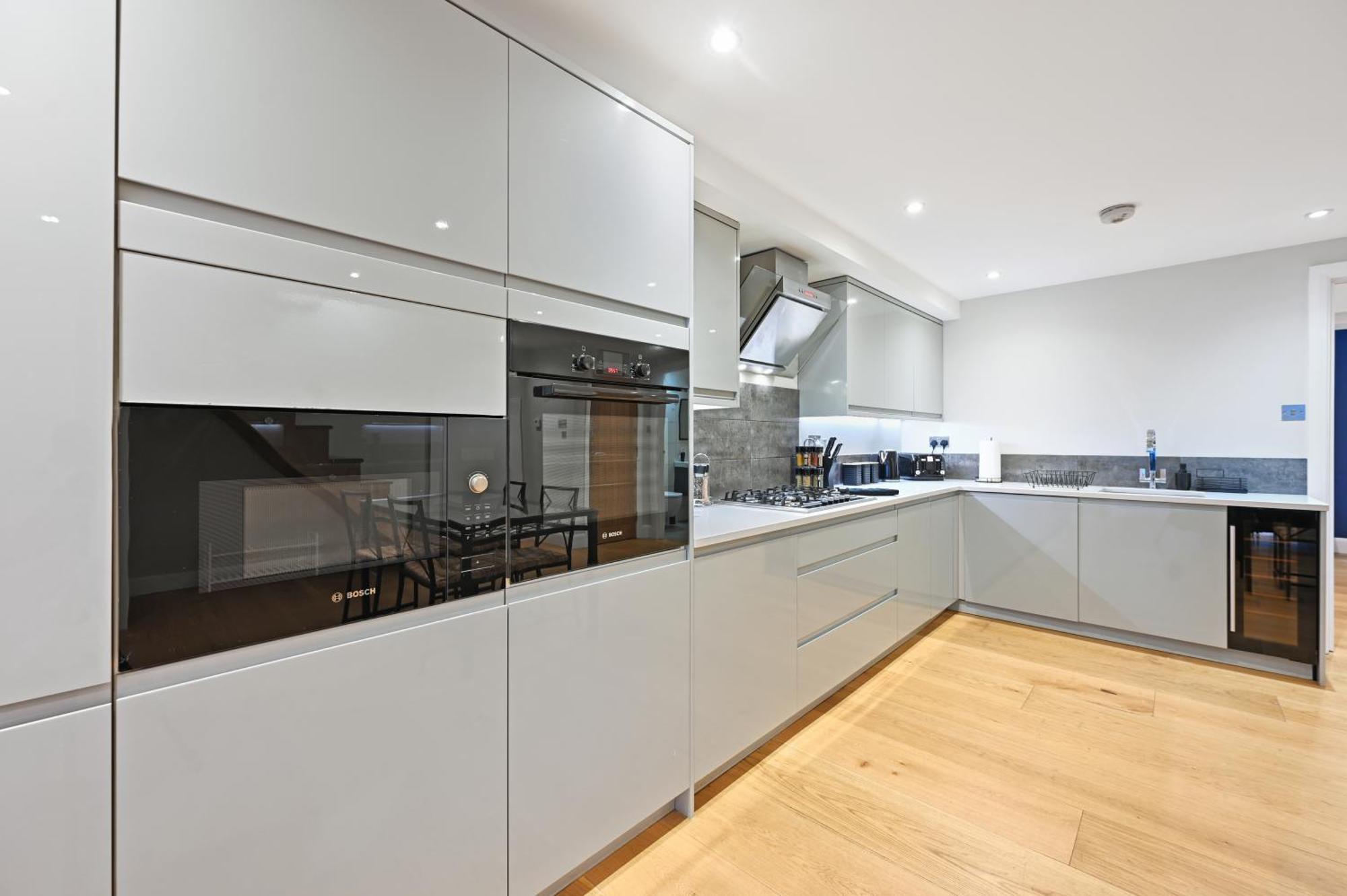 Stunning 2 Bed Basement Flat In Hammersmith Appartement