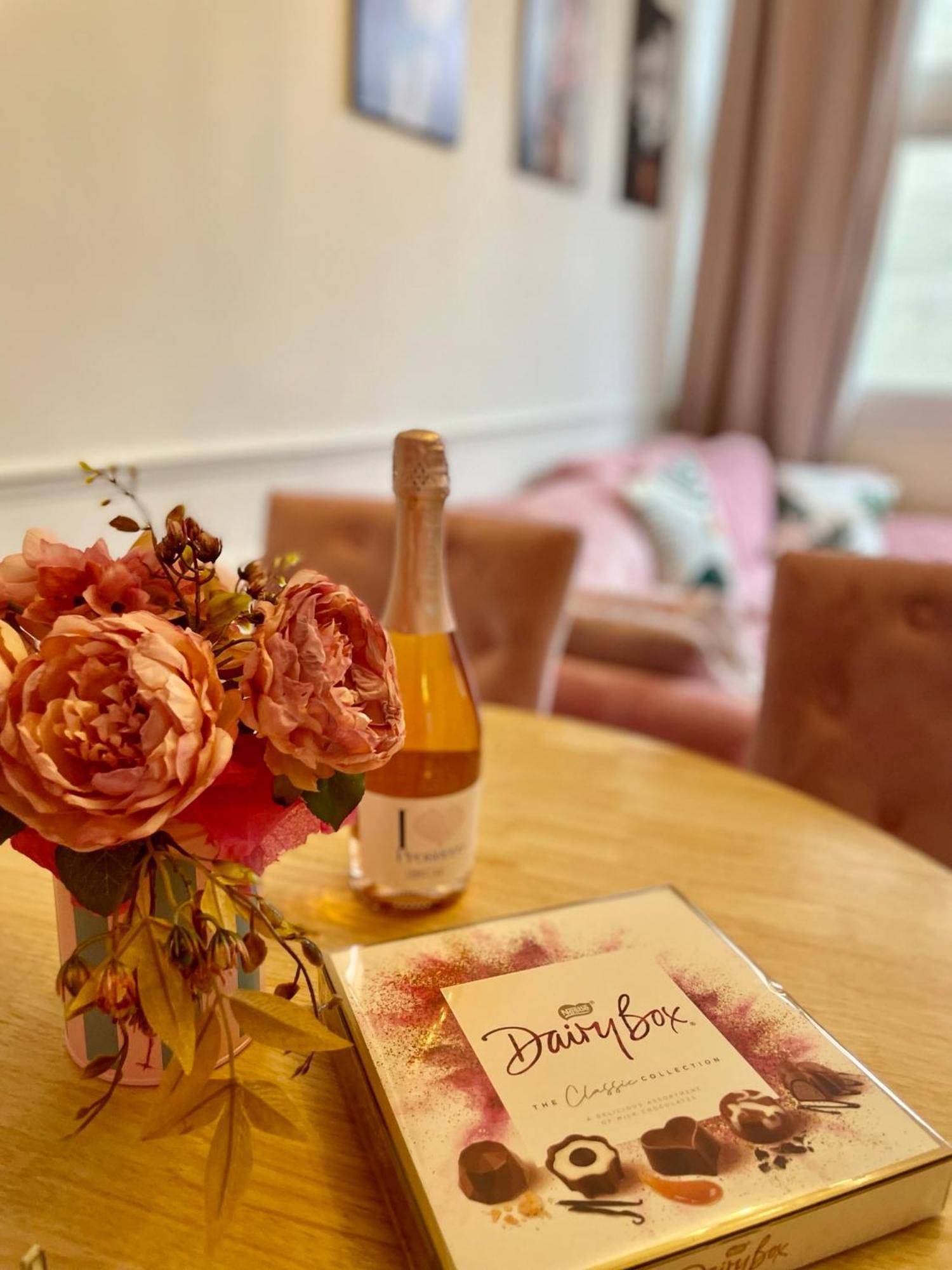 Stylish Pink Oasis In Wimbledon