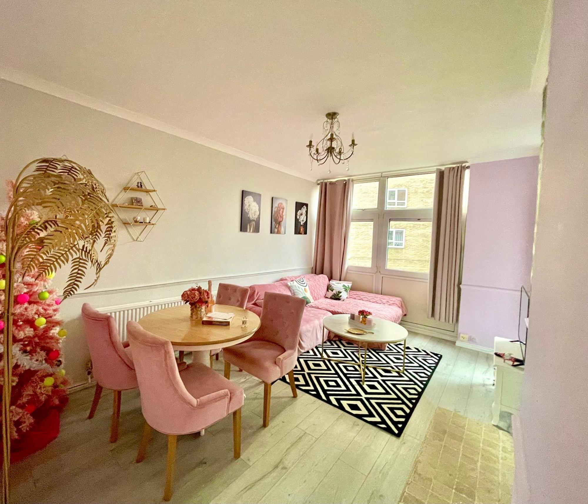 Stylish Pink Oasis In Wimbledon *