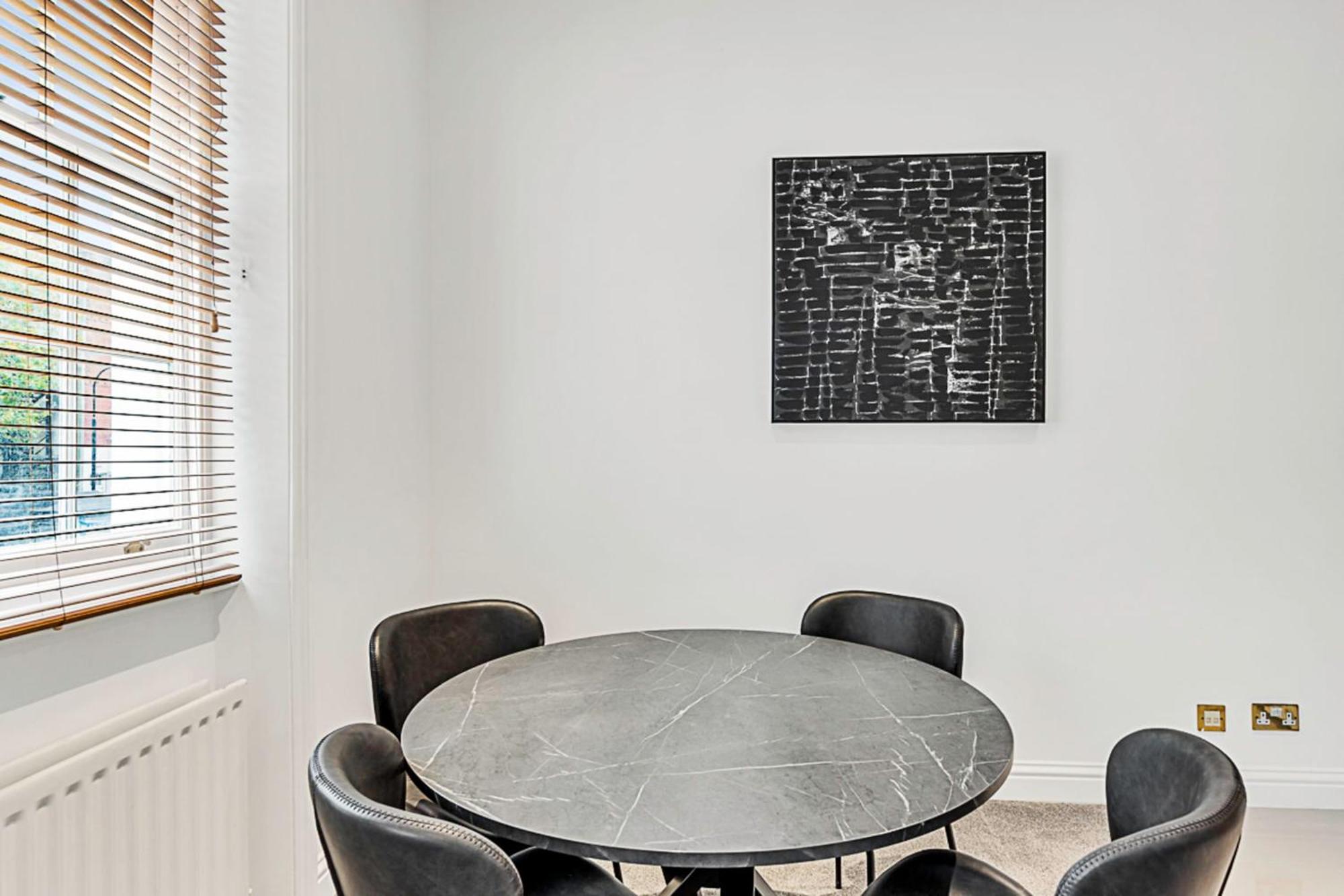 A One-bedroom Situated In Londen