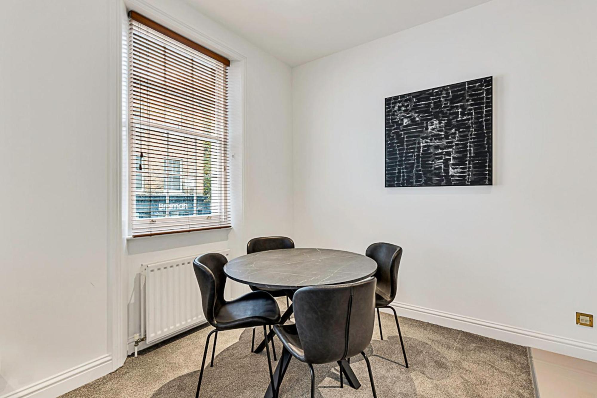 A One-bedroom Situated In Appartement *