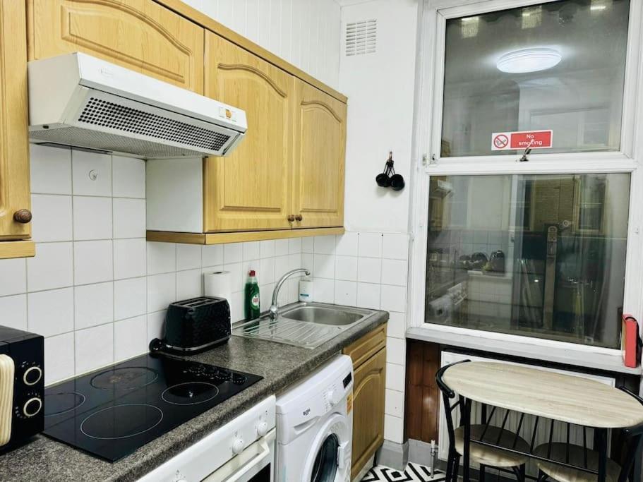 1 Bedroom Next To King's Cross St Pancreas Station Apartment *