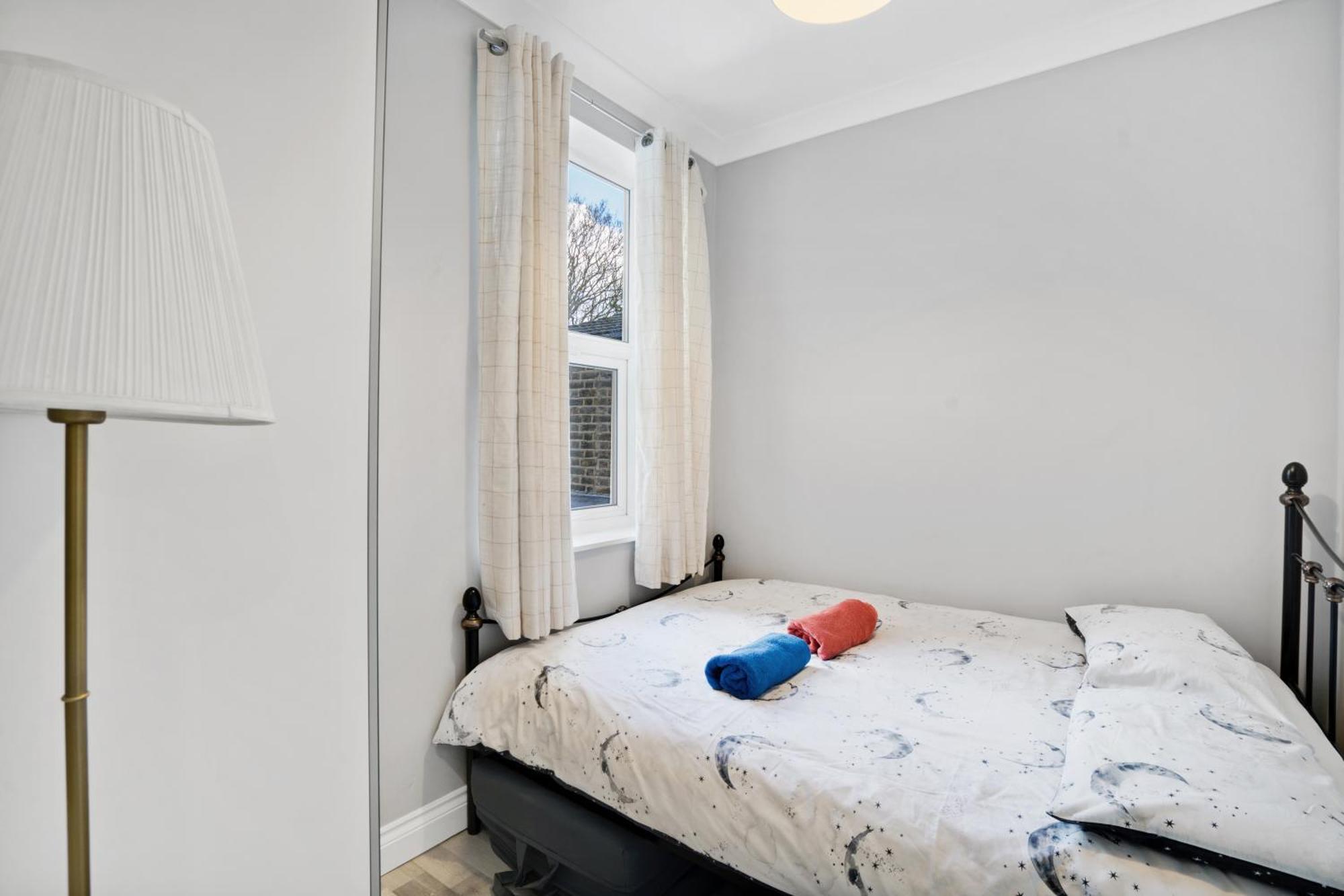 7 Bedroom House With Garden Ferienhaus London