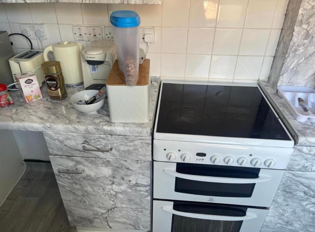 Charming 6-bed In Wembley Area