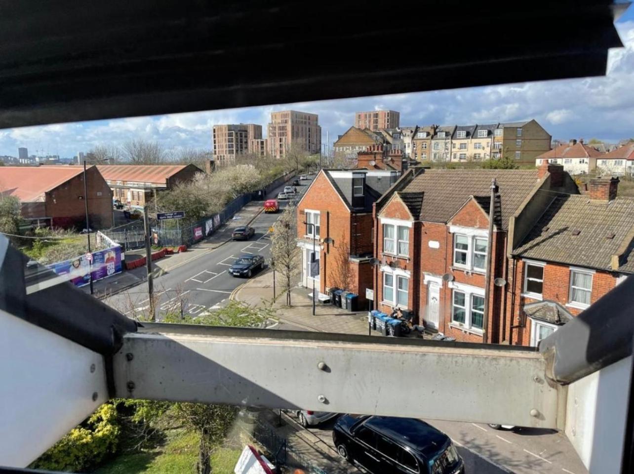 Charming 6-bed In Wembley Area *
